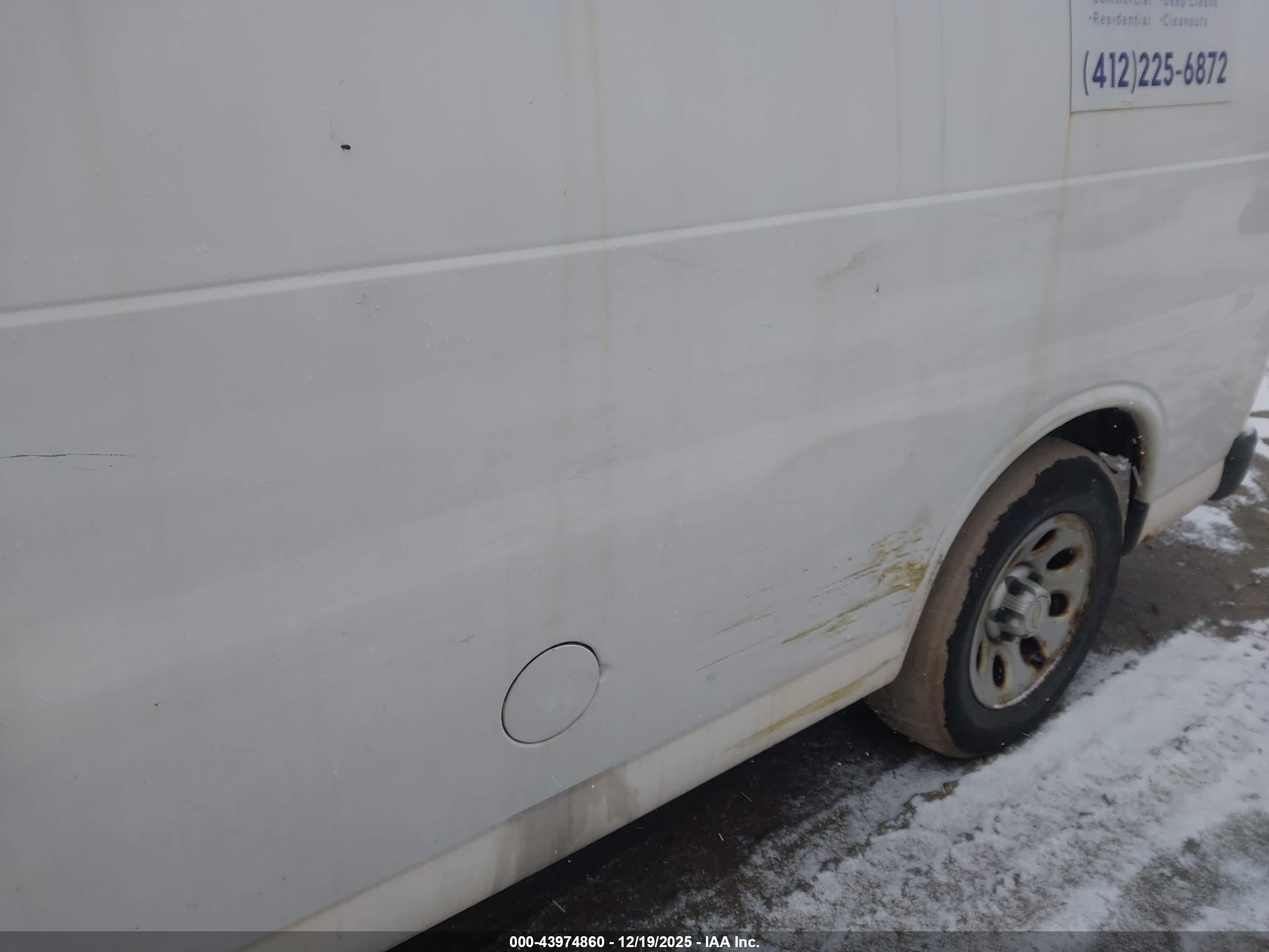 CHEVROLET EXPRESS image 6