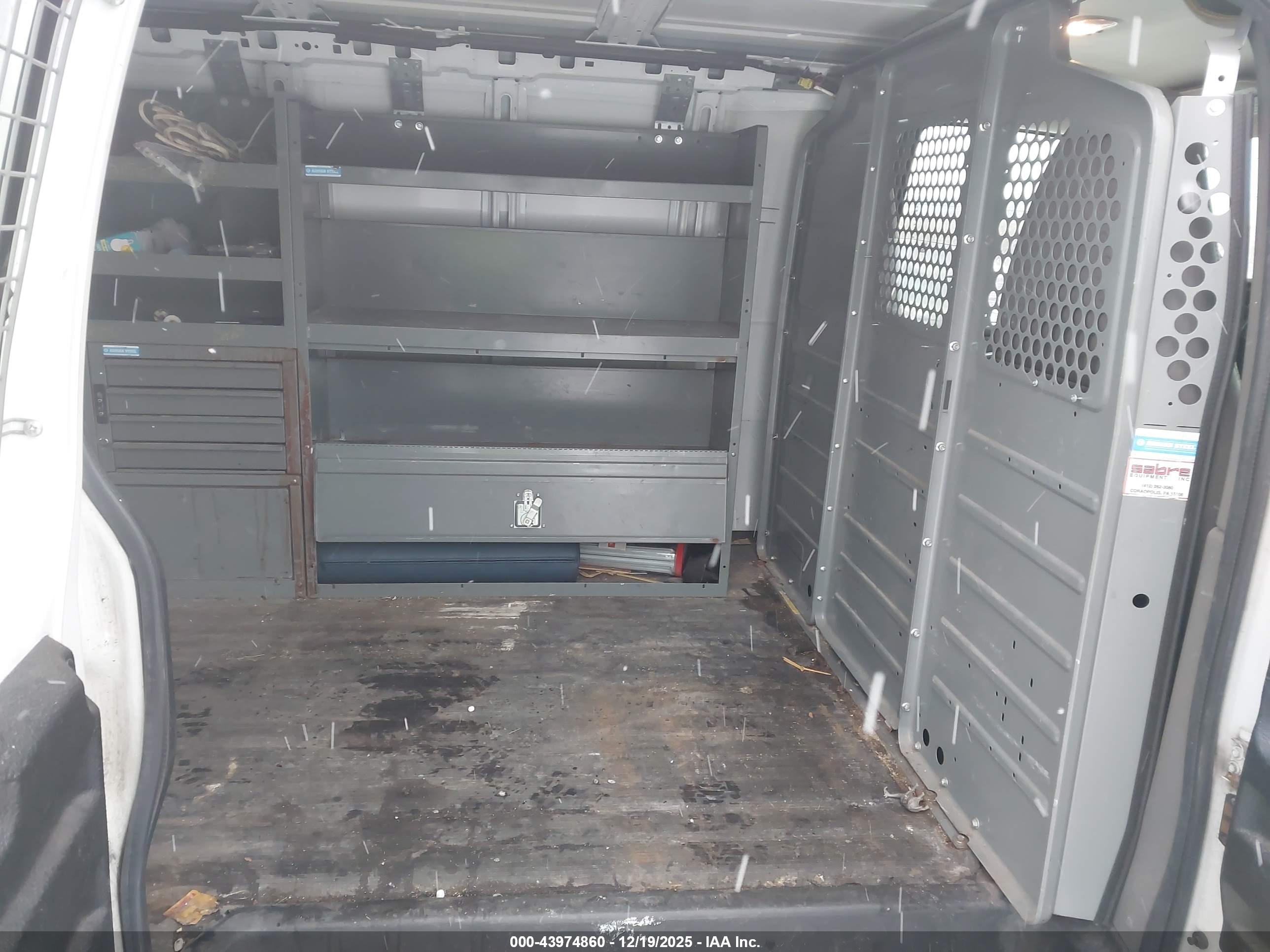 CHEVROLET EXPRESS image 8