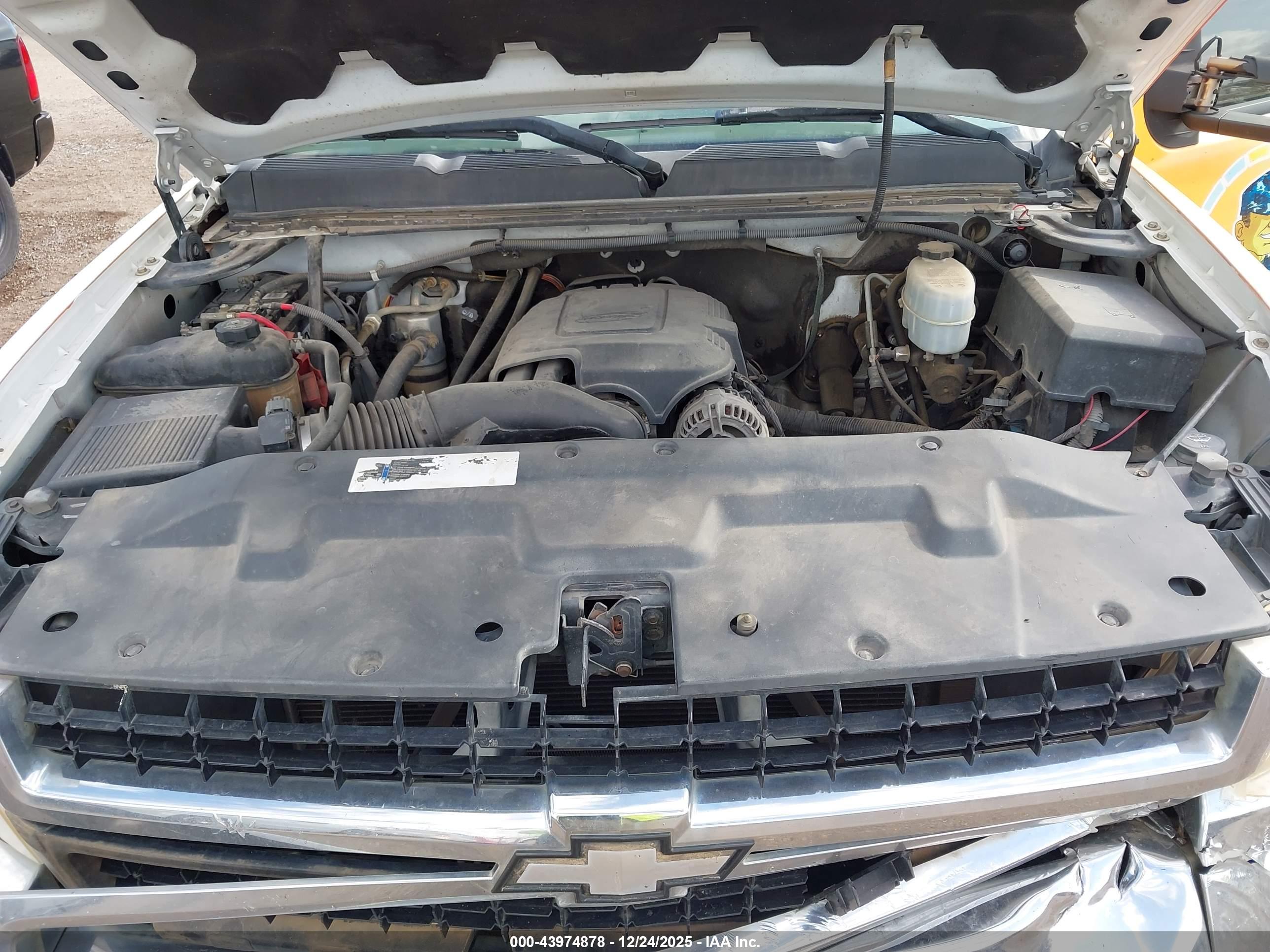CHEVROLET SILVERADO image 10