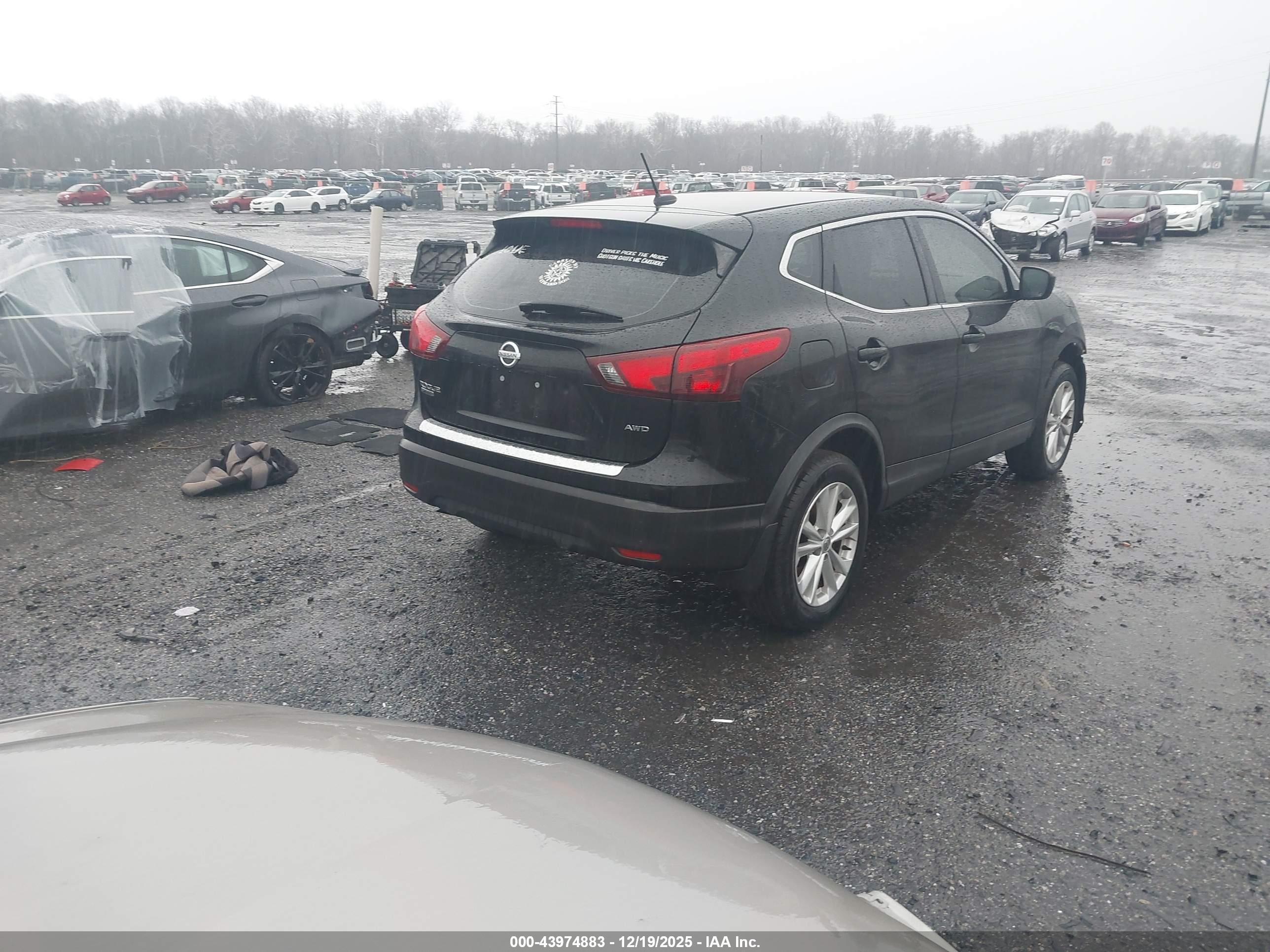 NISSAN ROGUE image 4