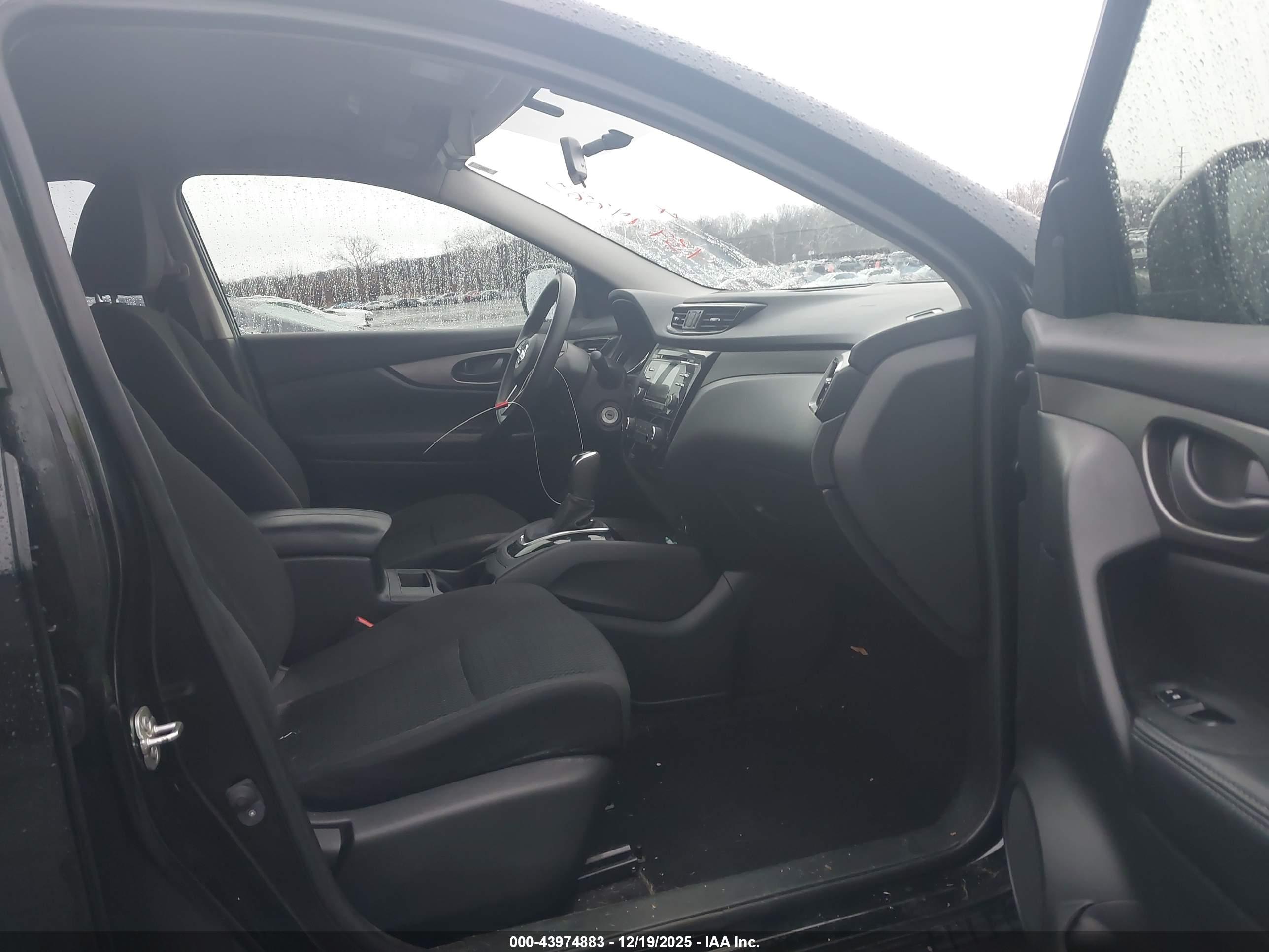 NISSAN ROGUE image 5