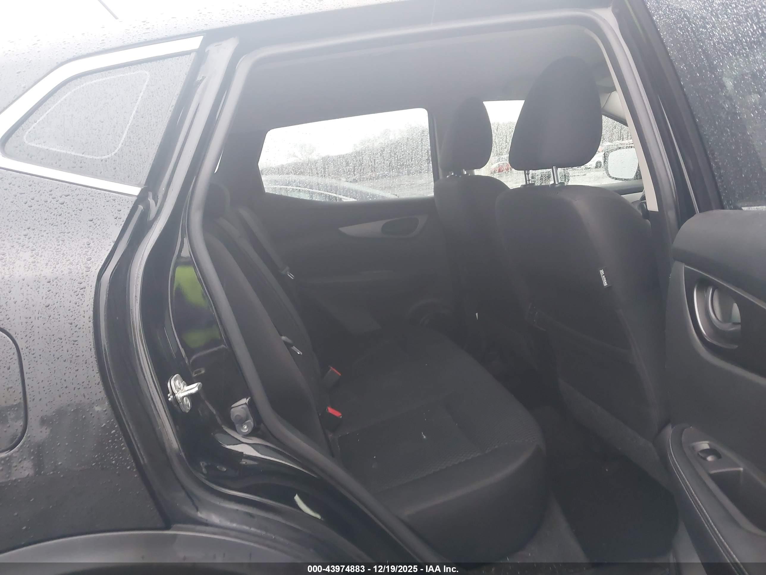 NISSAN ROGUE image 8