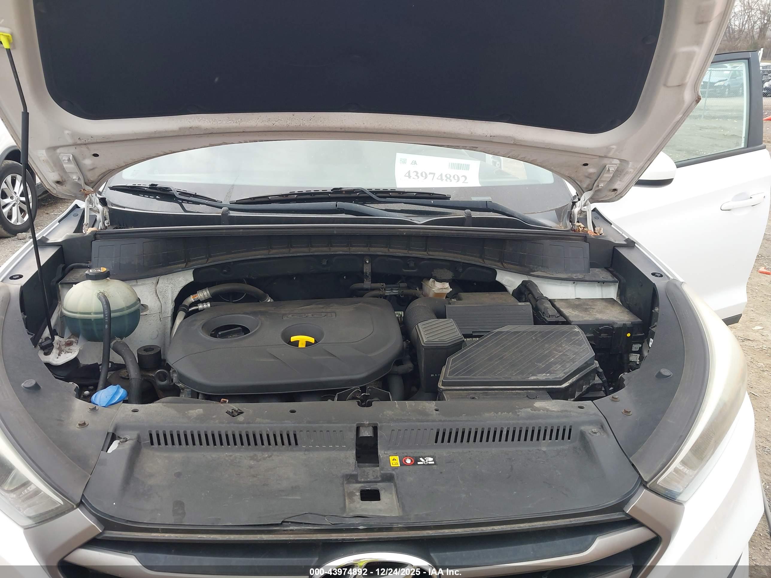HYUNDAI TUCSON image 10