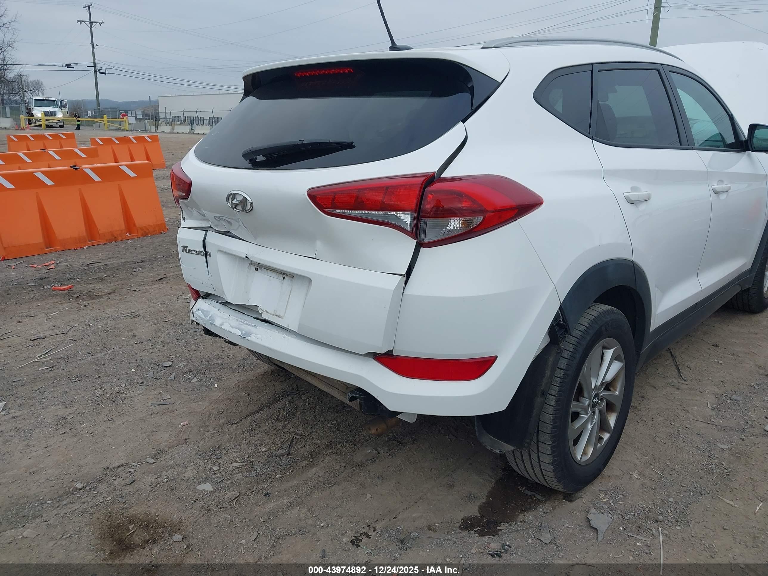 HYUNDAI TUCSON image 6
