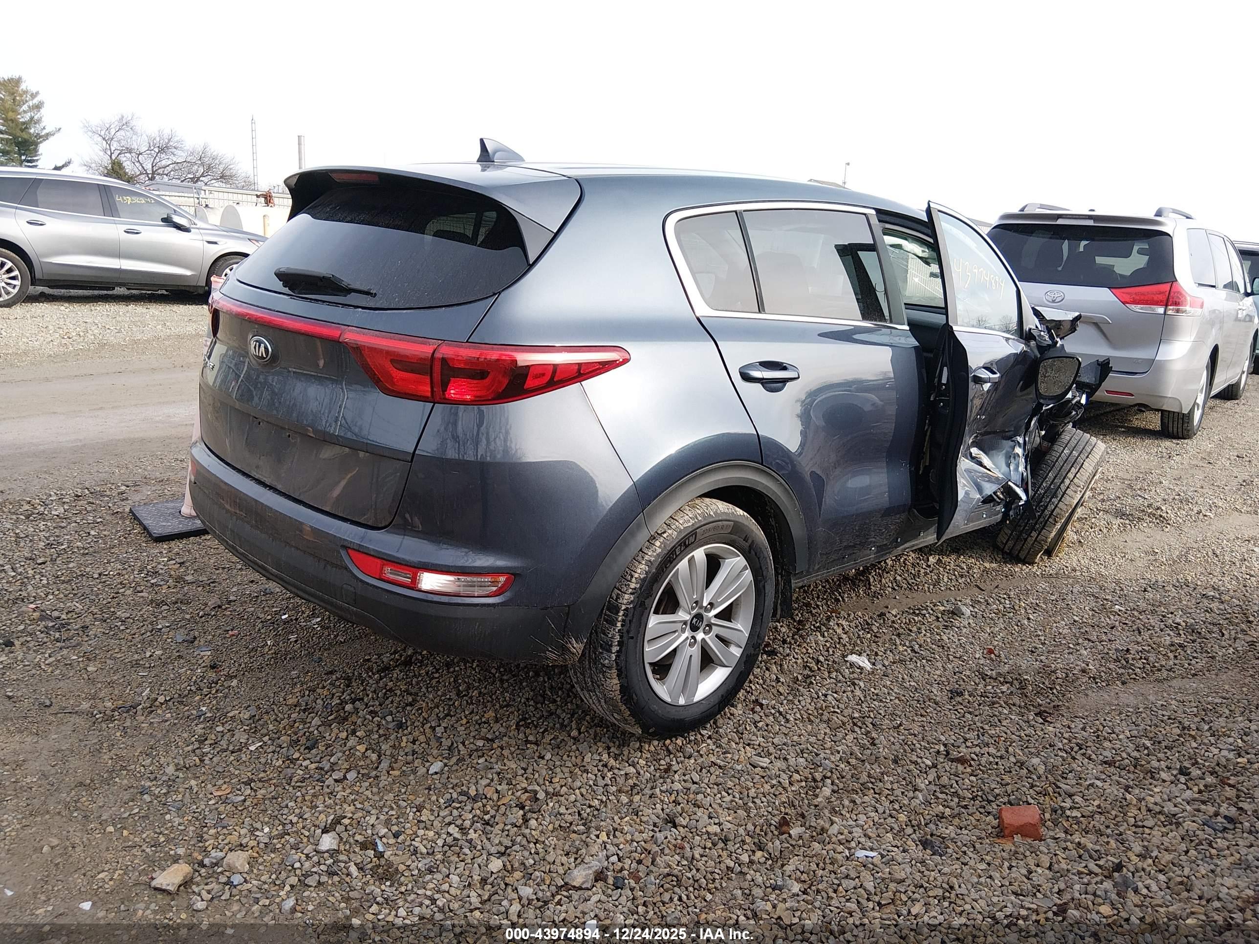 KIA SPORTAGE image 4