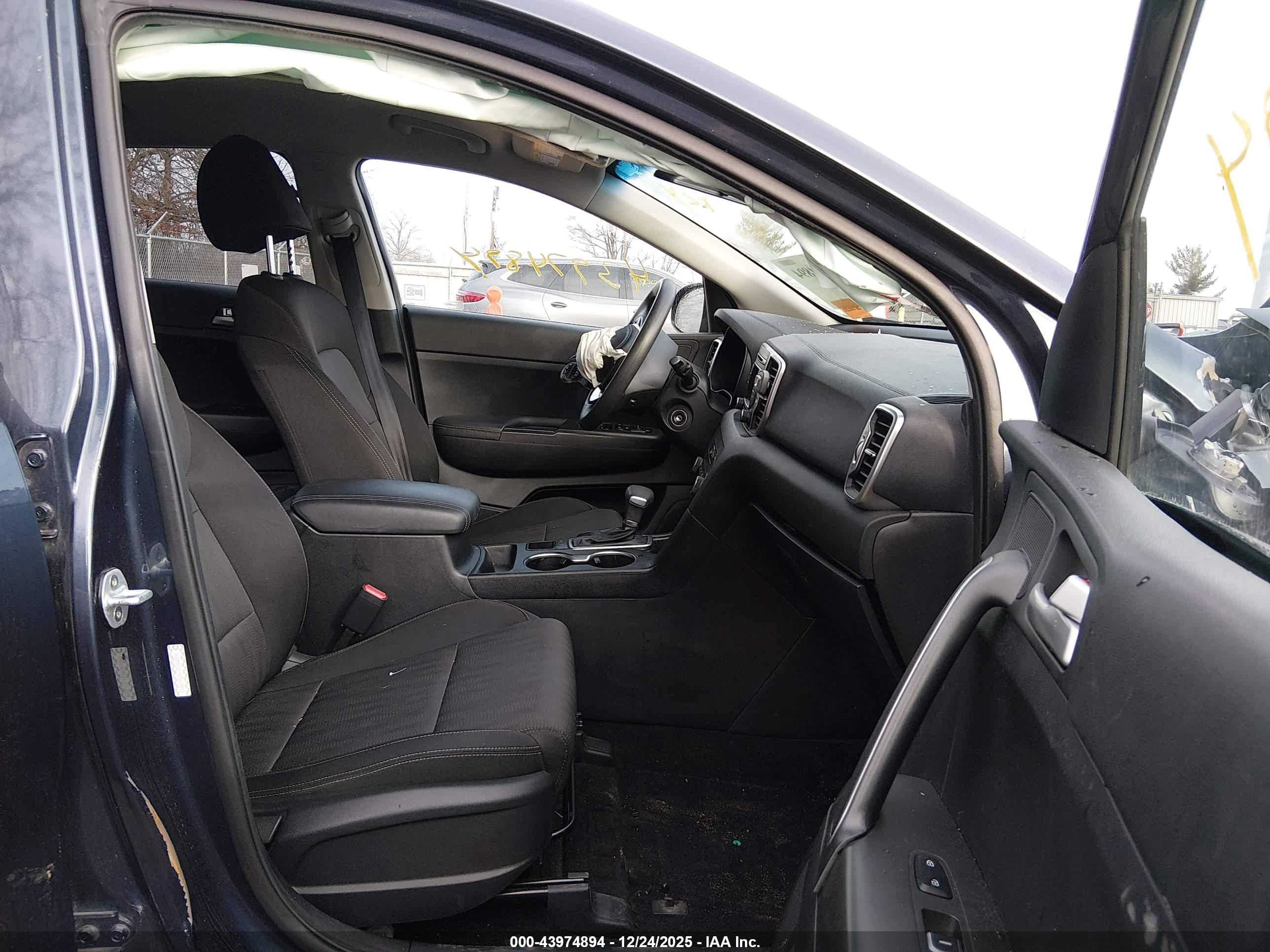 KIA SPORTAGE image 5