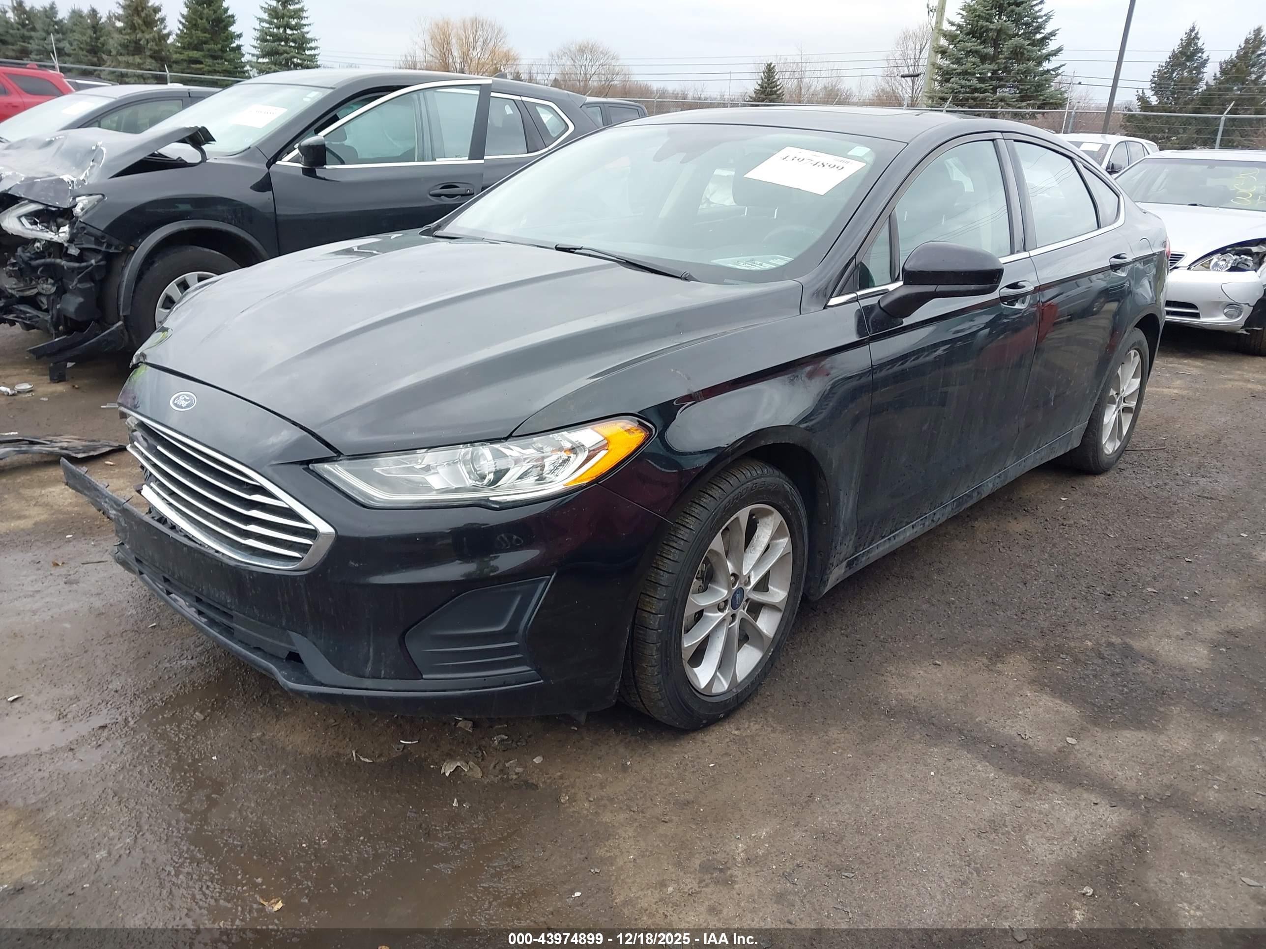 FORD FUSION image 2