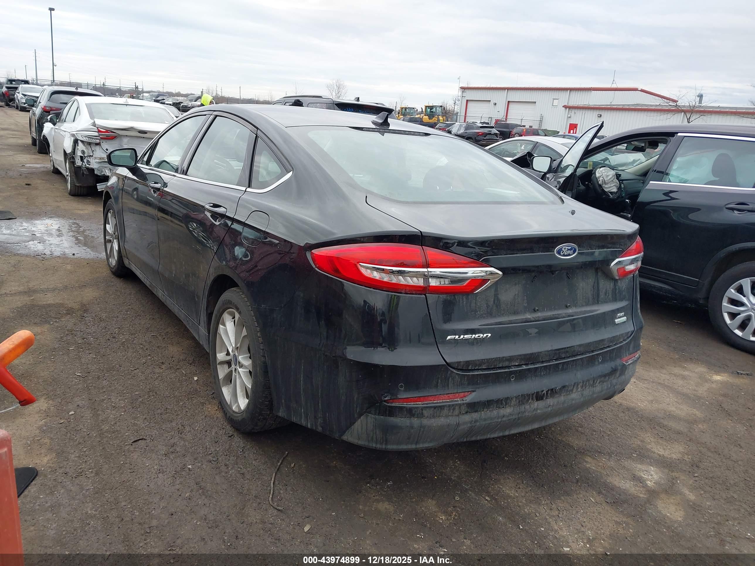 FORD FUSION image 3