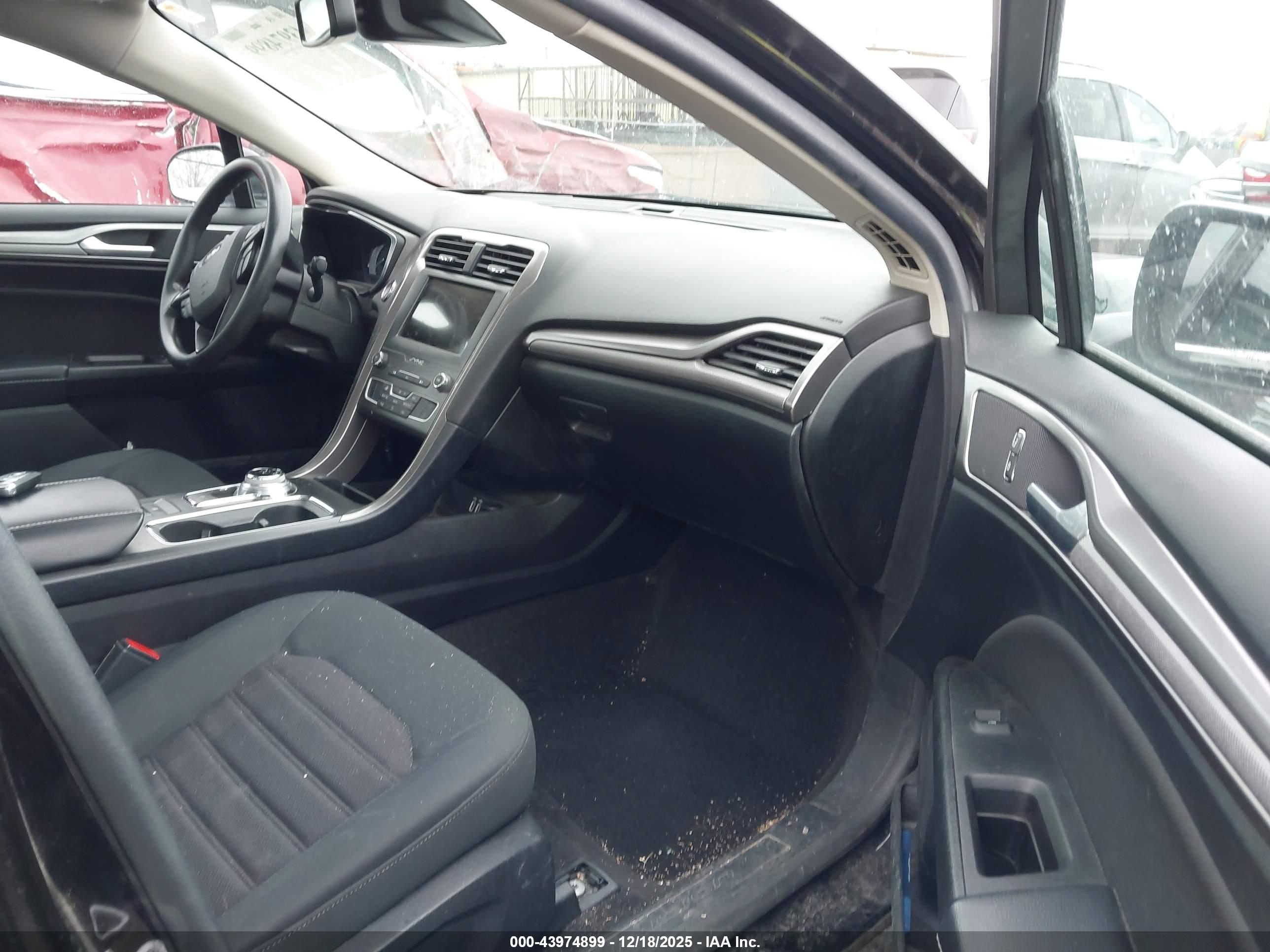 FORD FUSION image 5