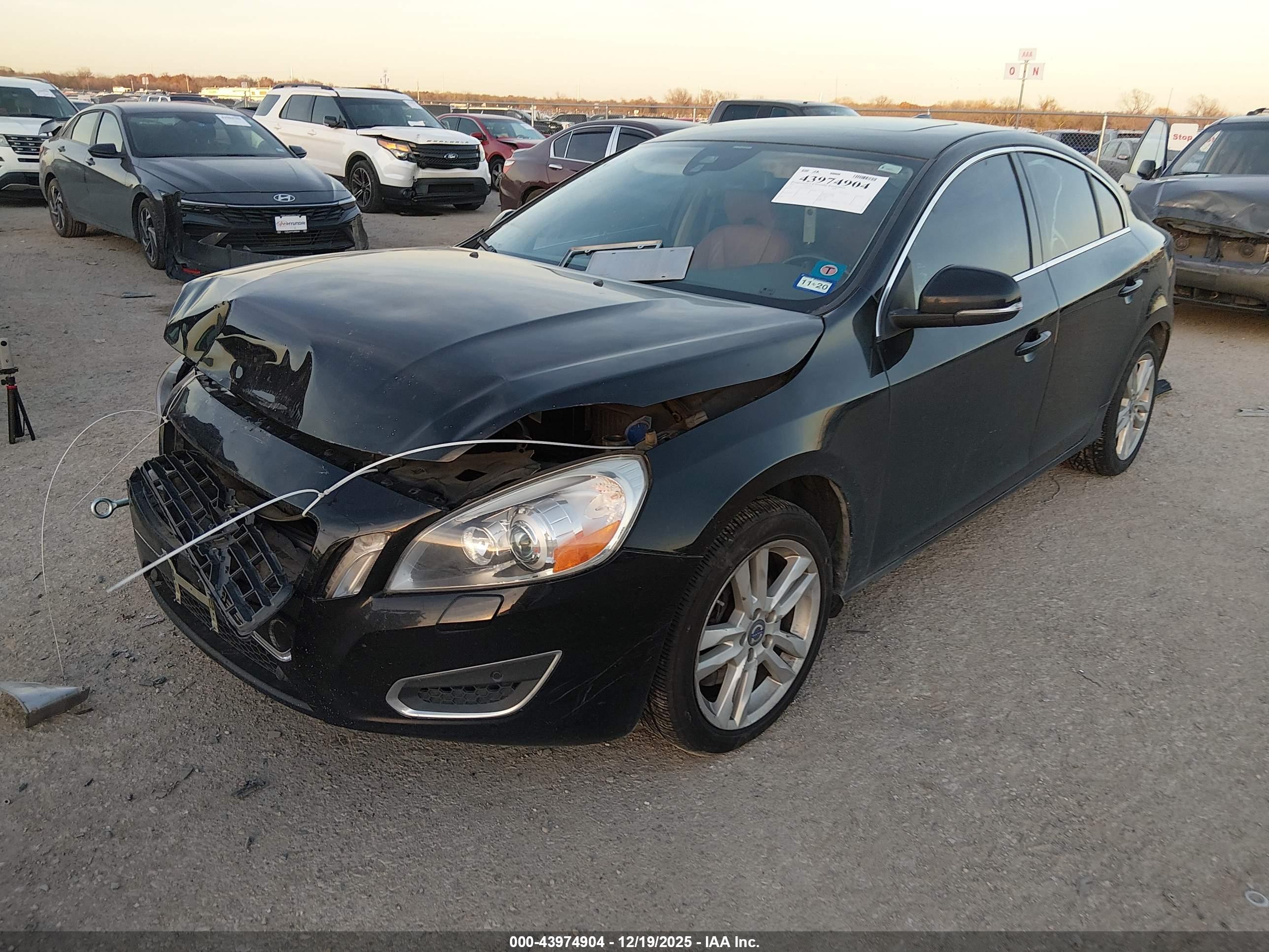 VOLVO S60 image 2
