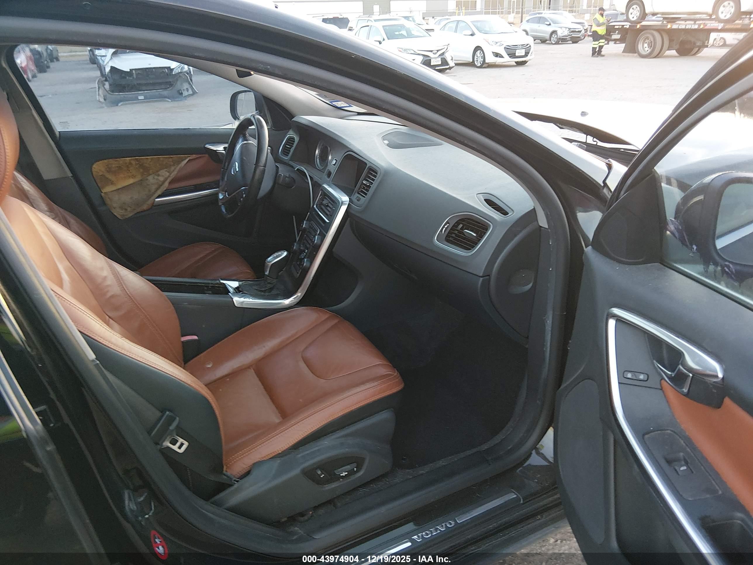 VOLVO S60 image 5