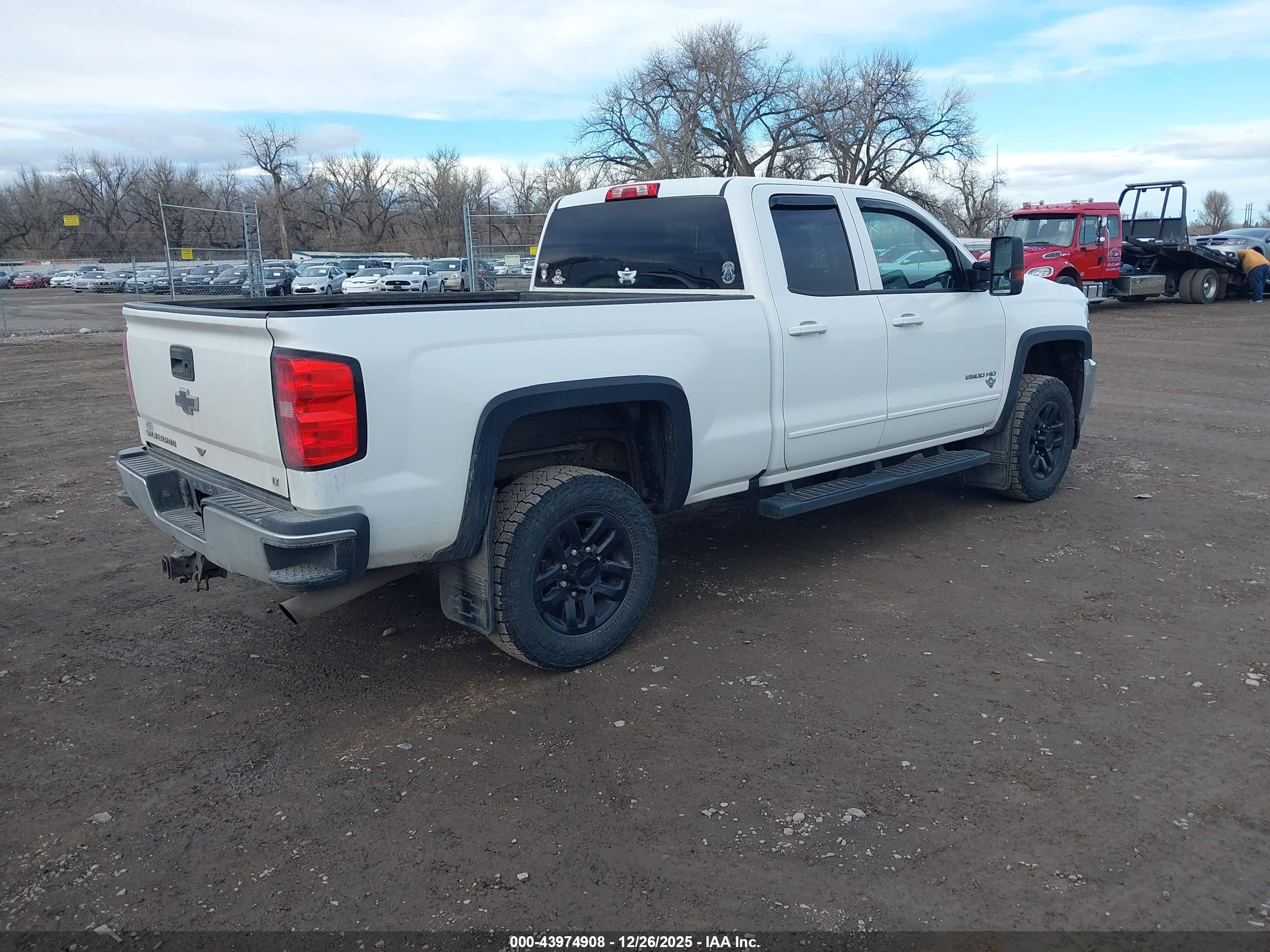 CHEVROLET SILVERADO image 4