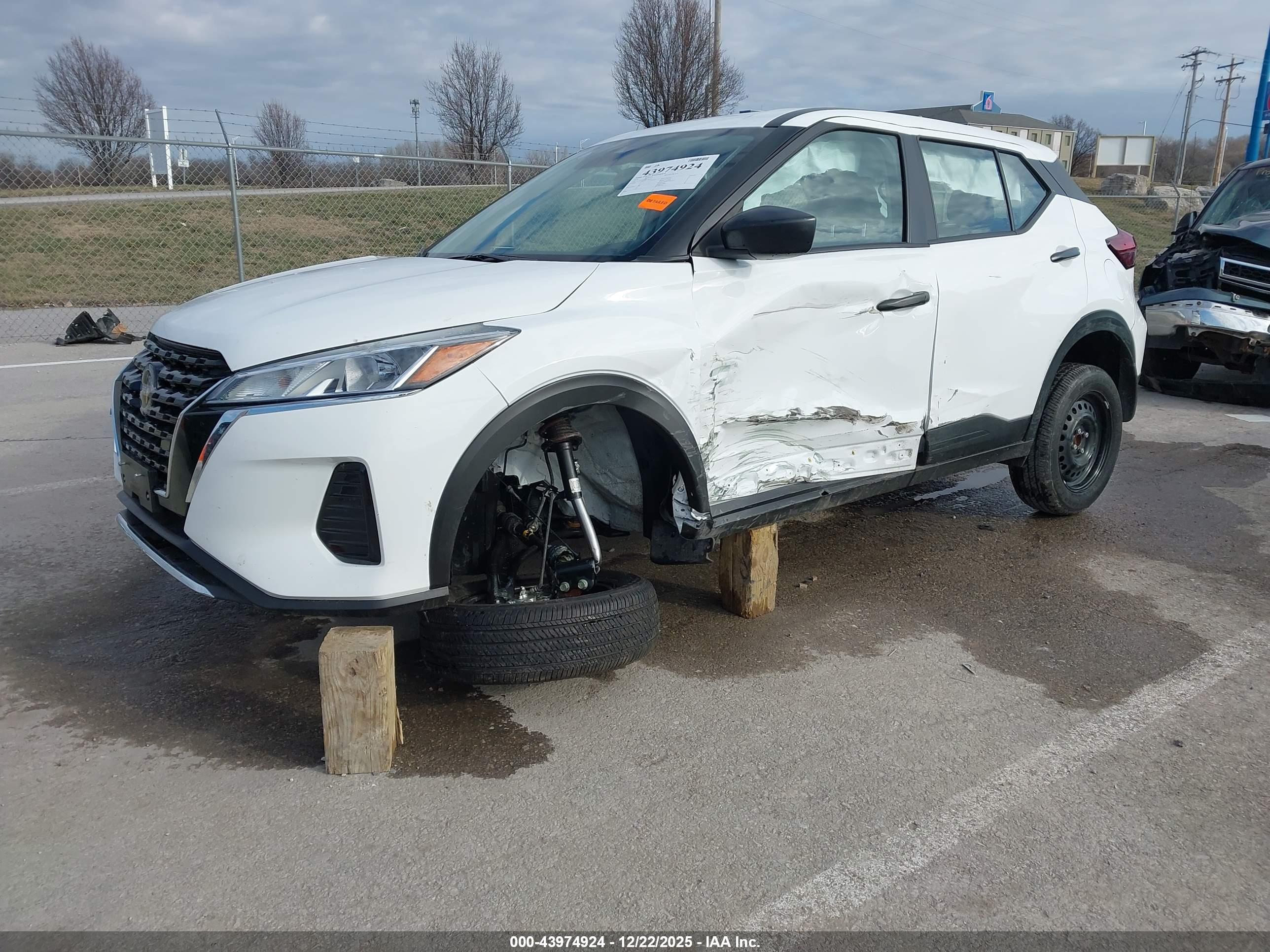 NISSAN KICKS image 2