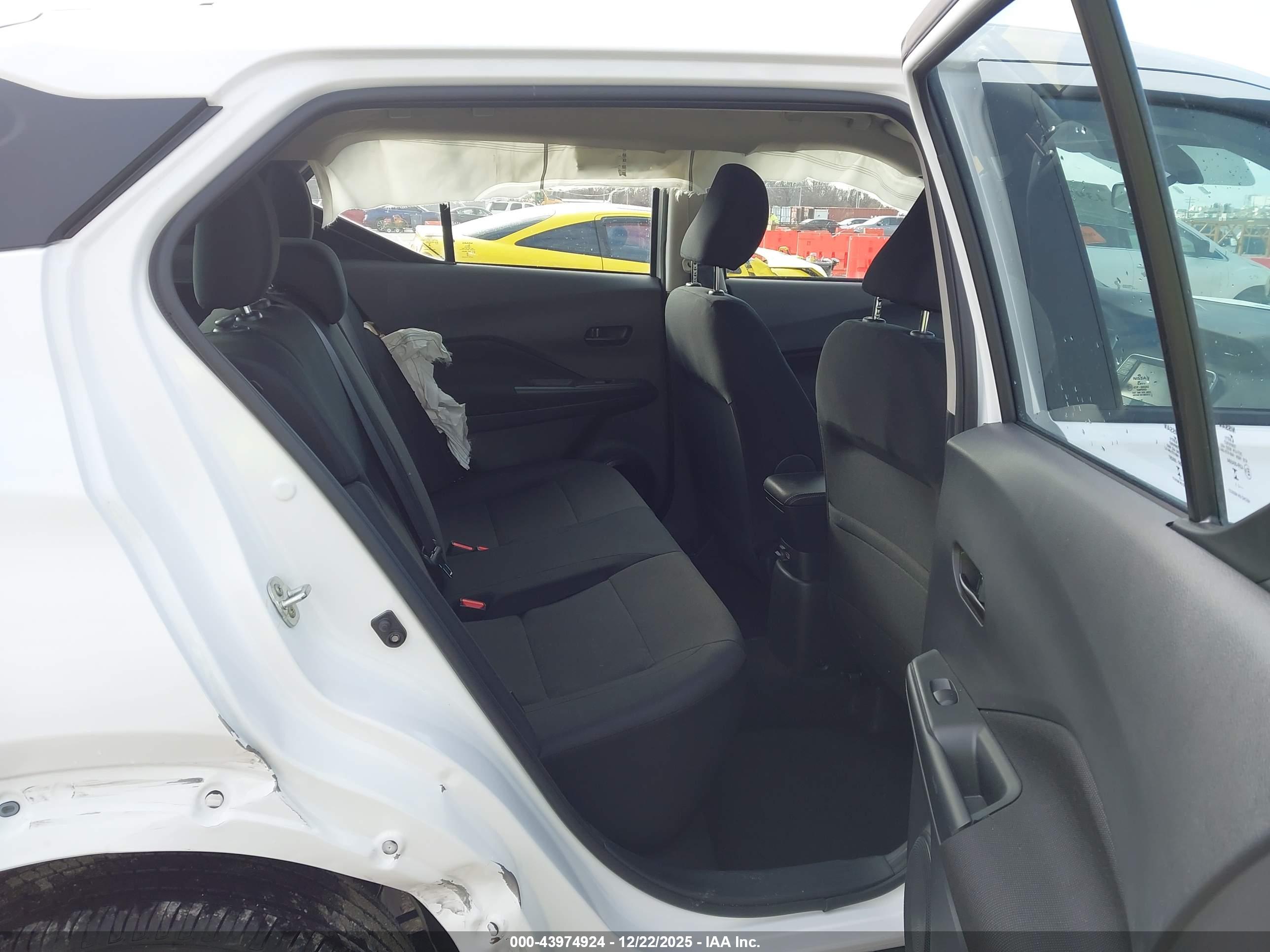 NISSAN KICKS image 8