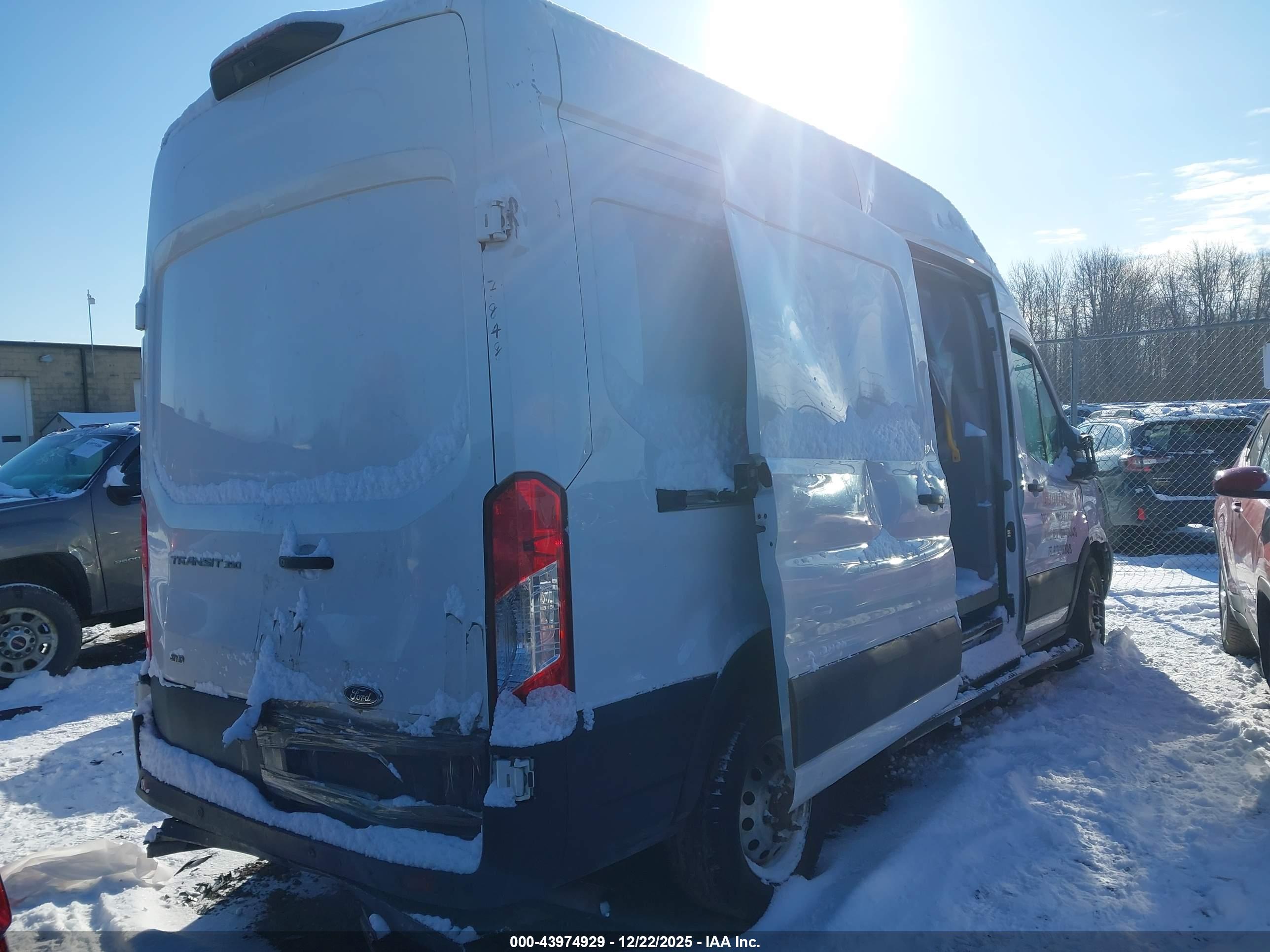 FORD TRANSIT-350 image 4