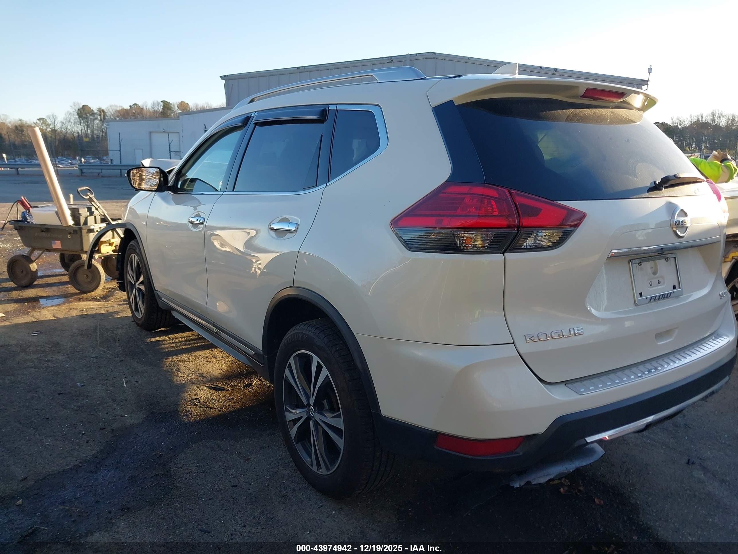 NISSAN ROGUE image 3