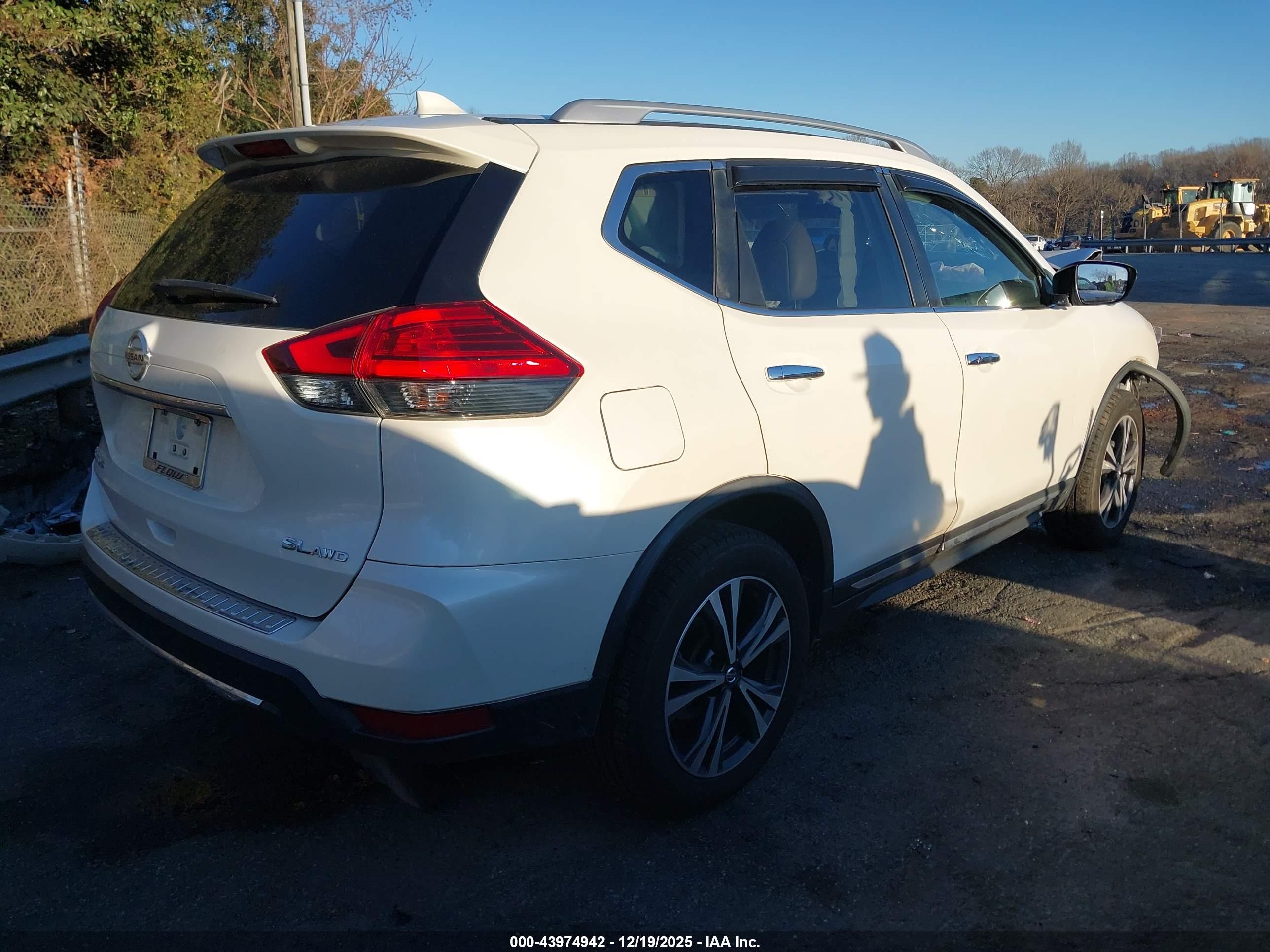 NISSAN ROGUE image 4