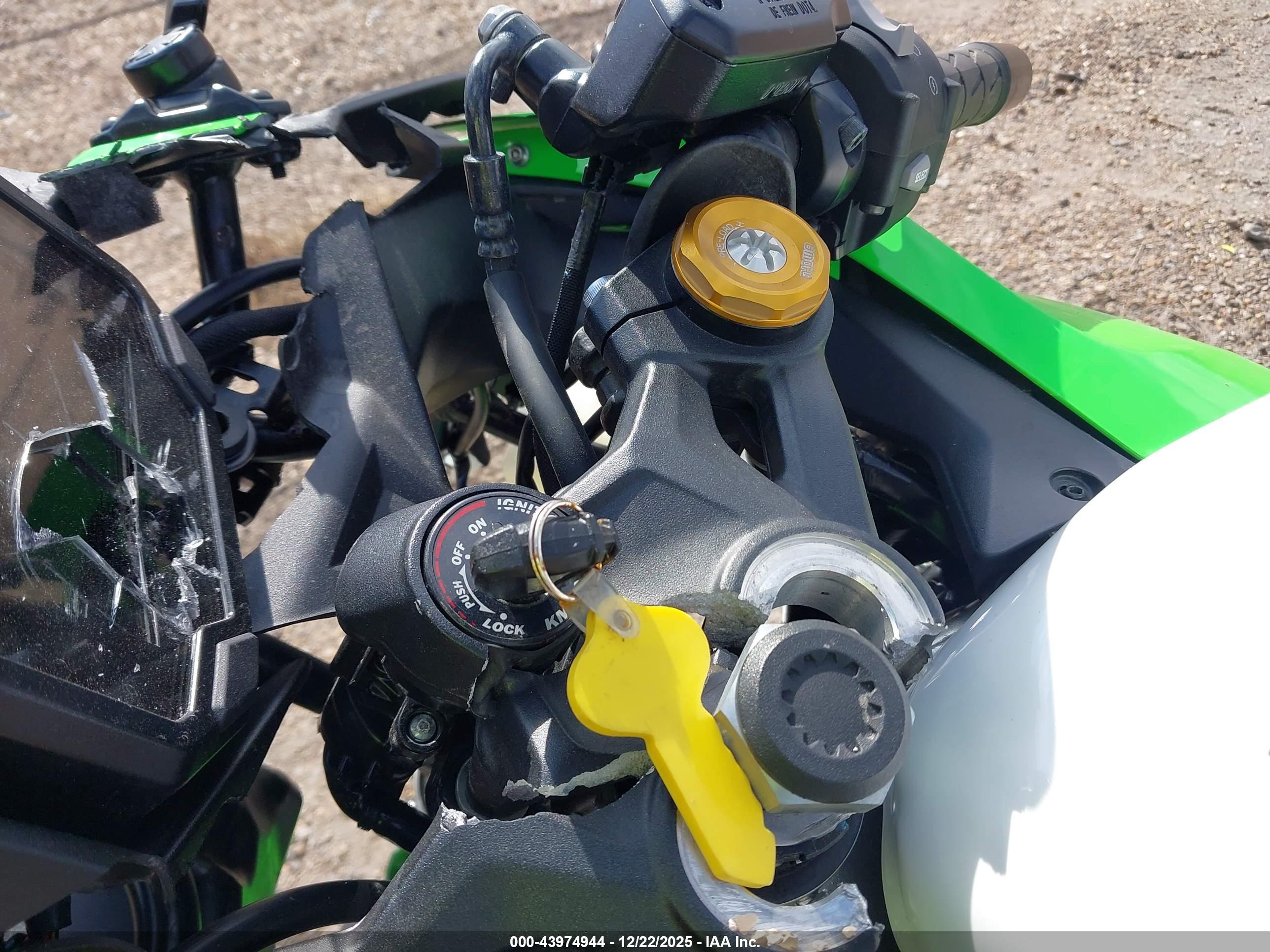 KAWASAKI ZX400 image 11