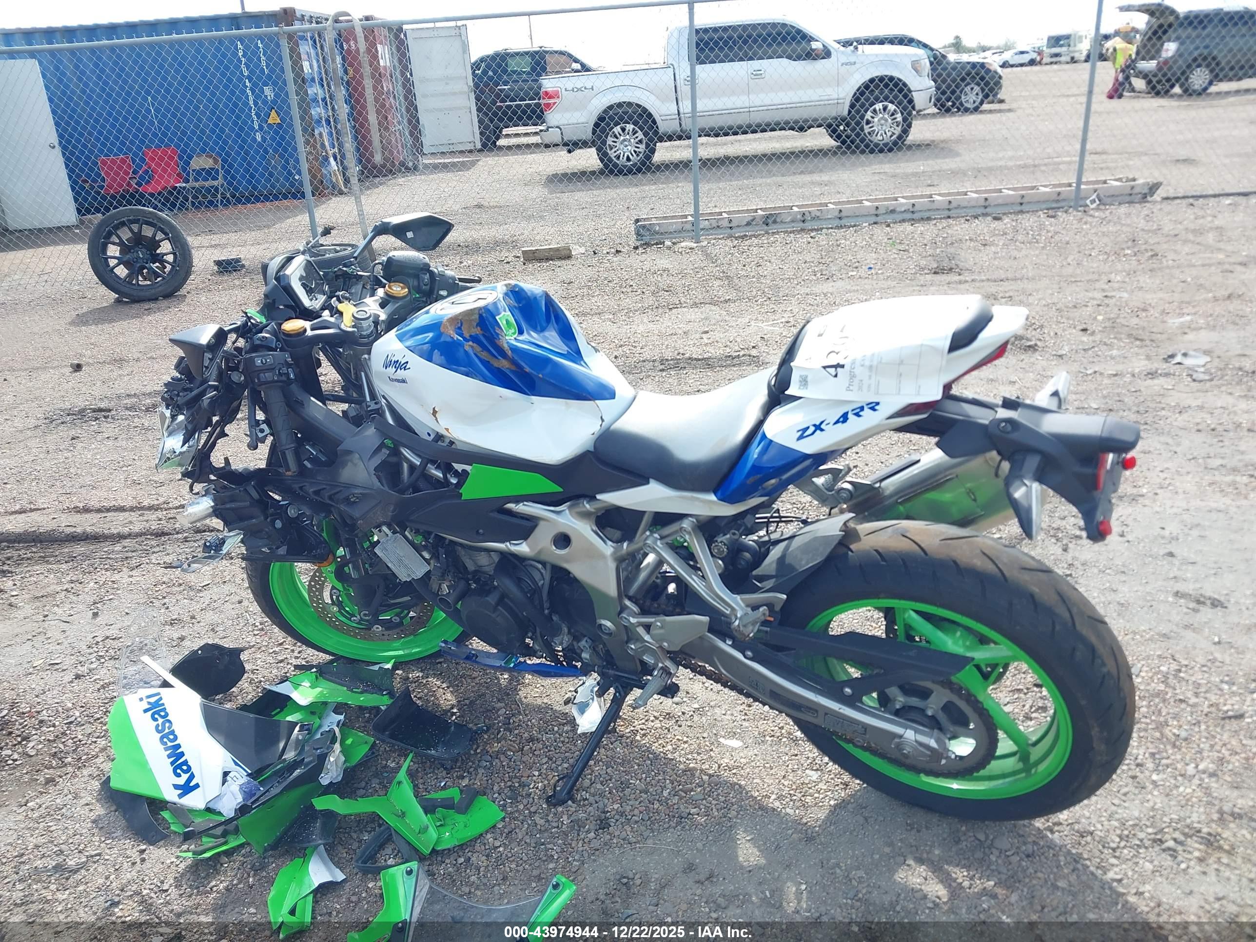 KAWASAKI ZX400 image 3