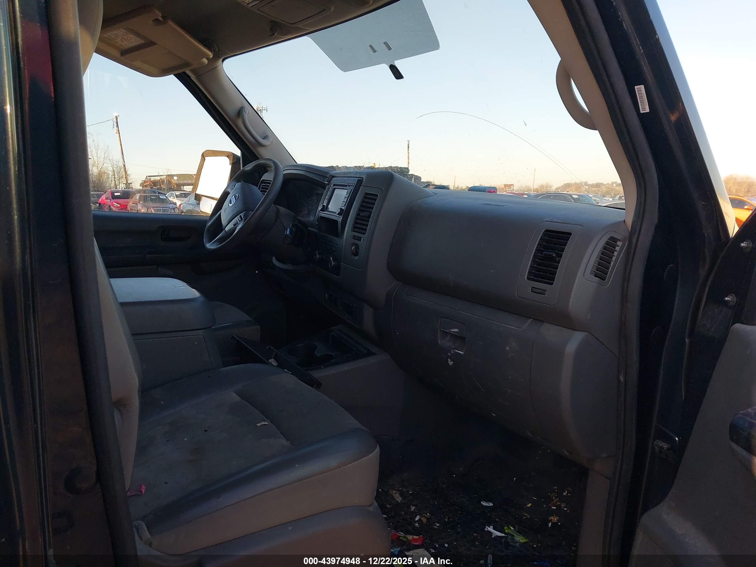 NISSAN NV image 5