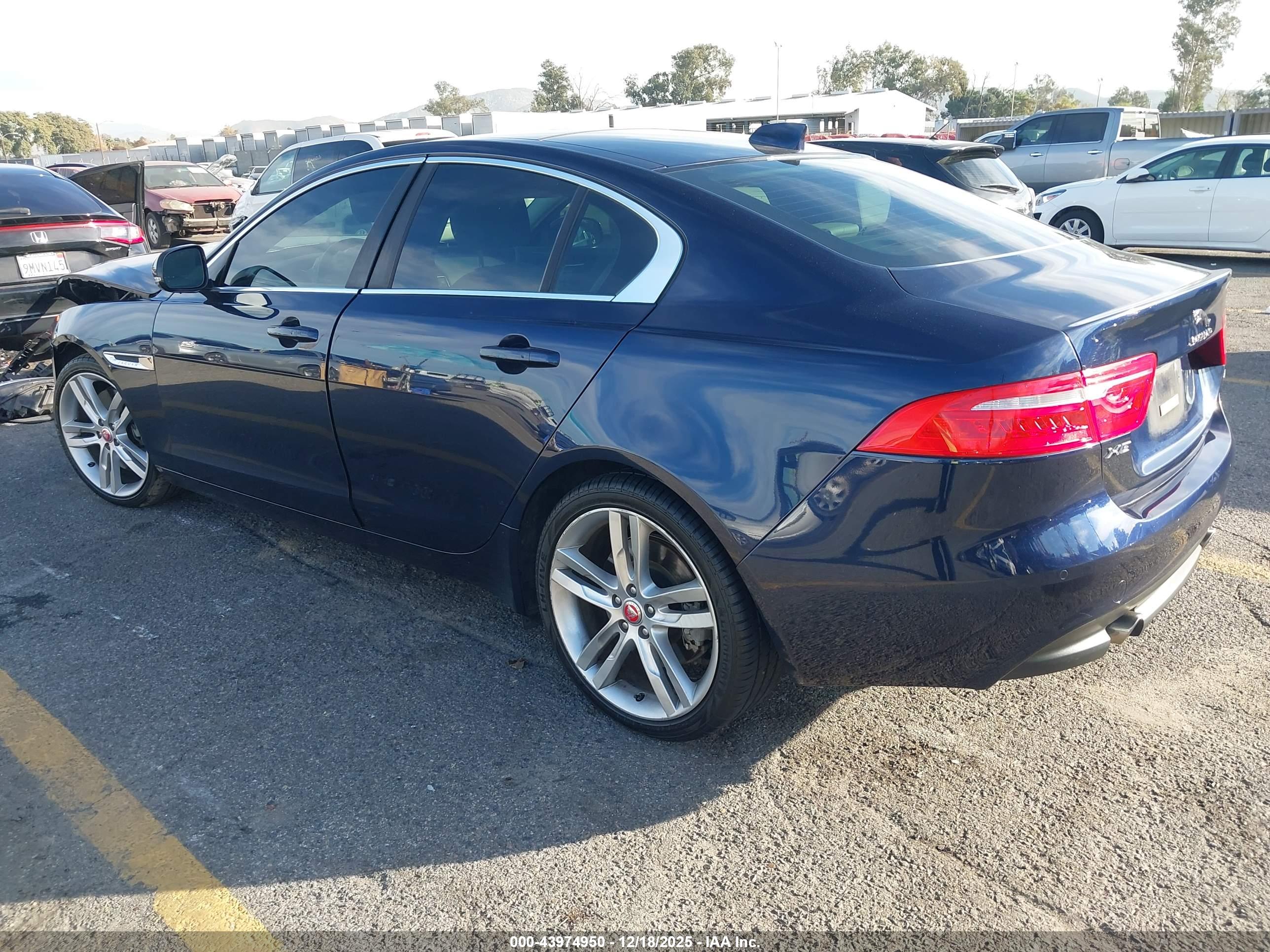 JAGUAR XE image 3