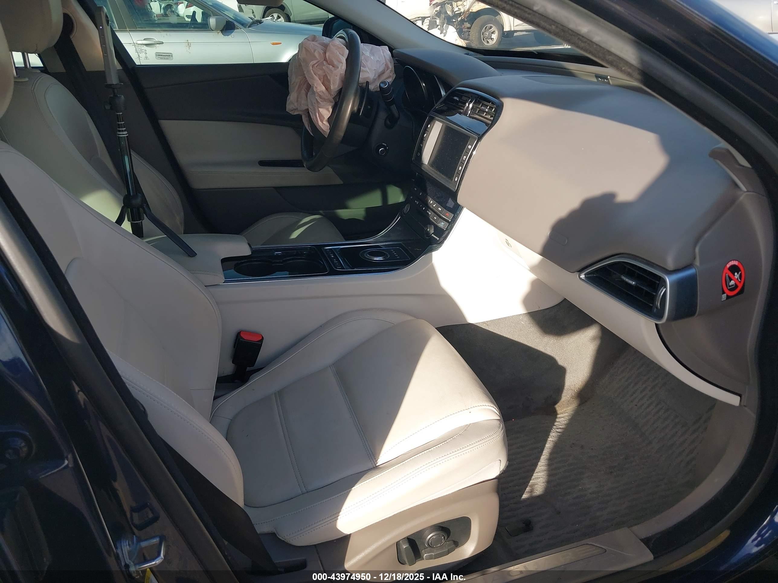 JAGUAR XE image 5