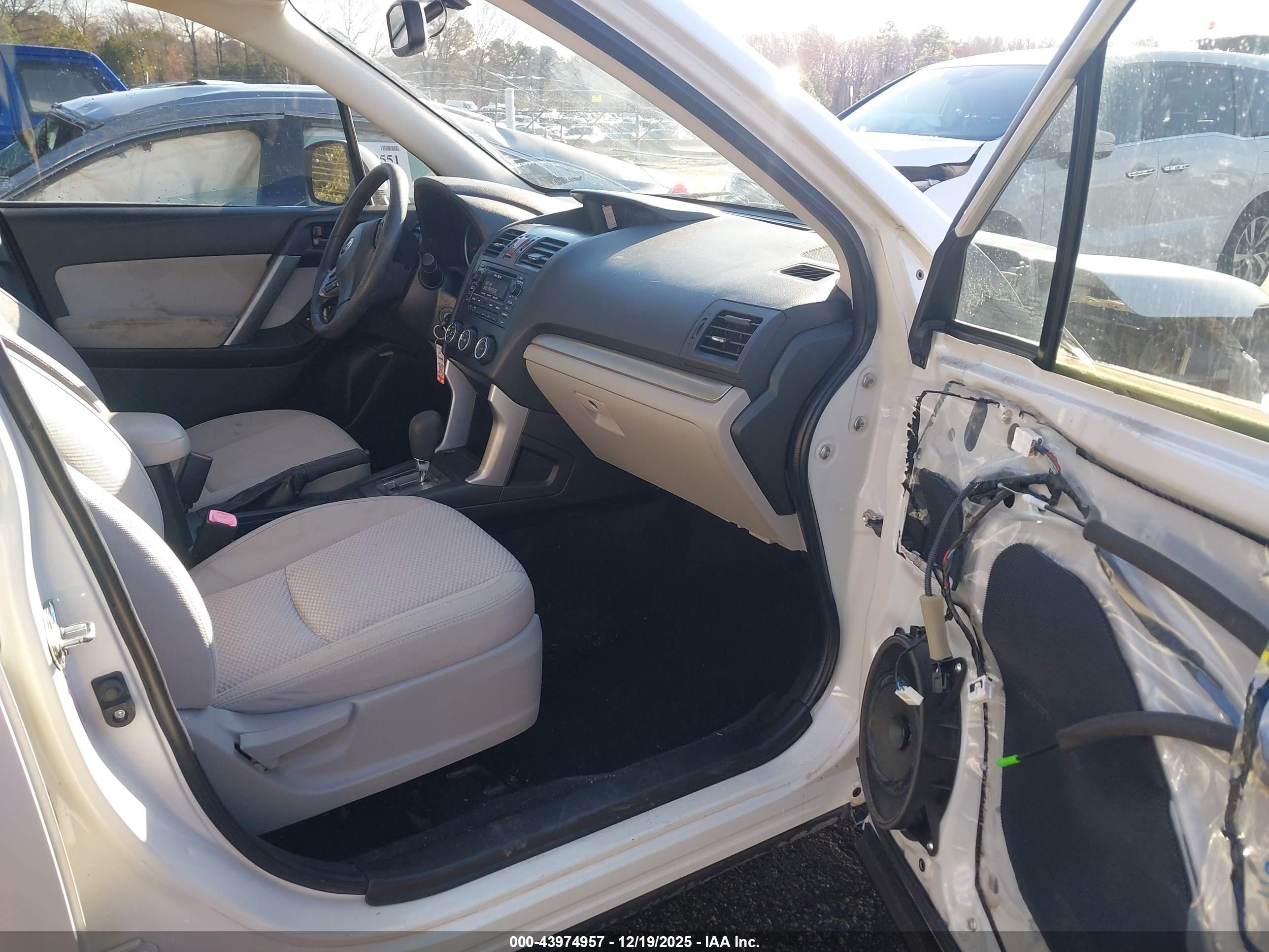 SUBARU FORESTER image 5
