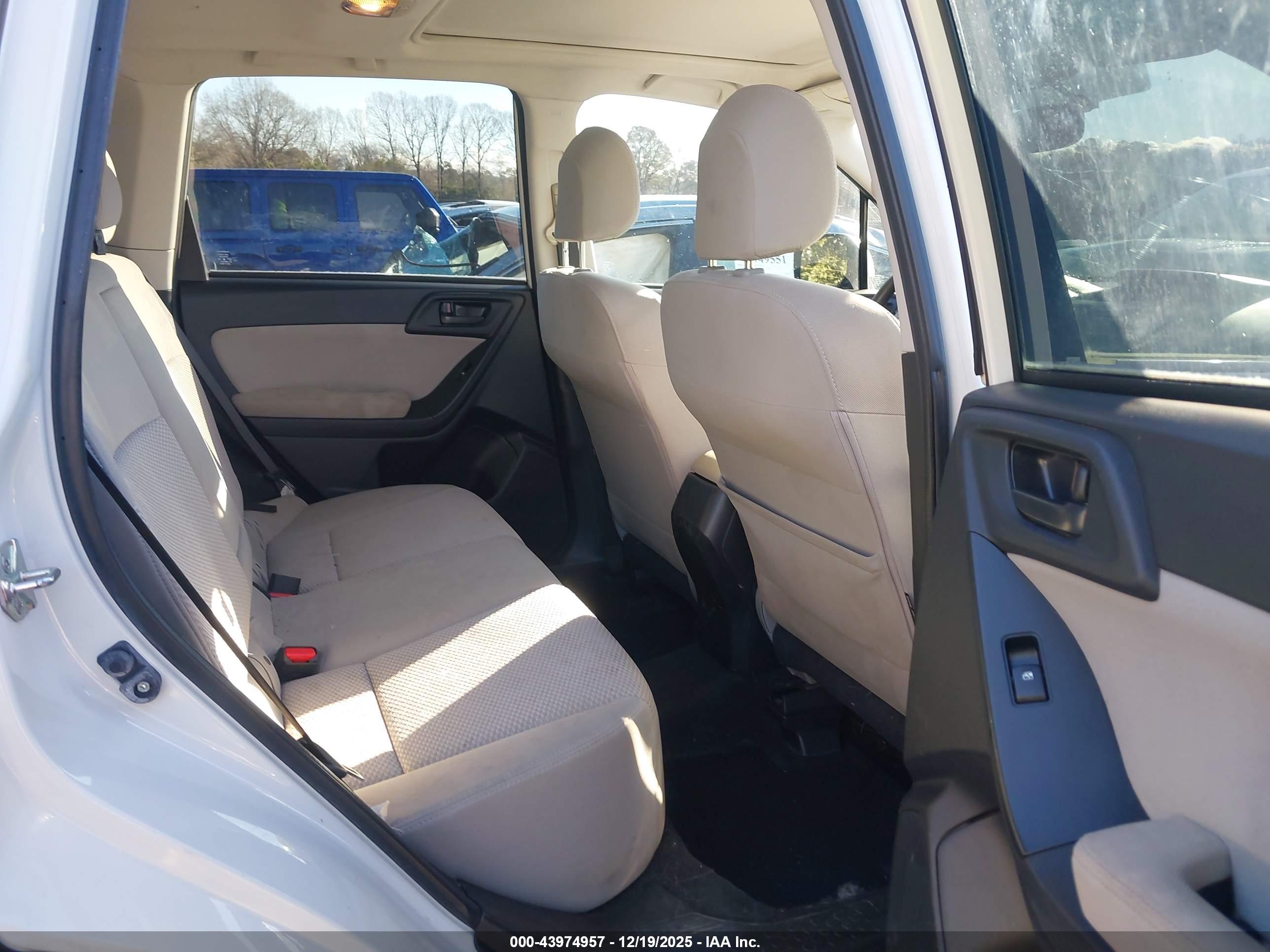 SUBARU FORESTER image 8