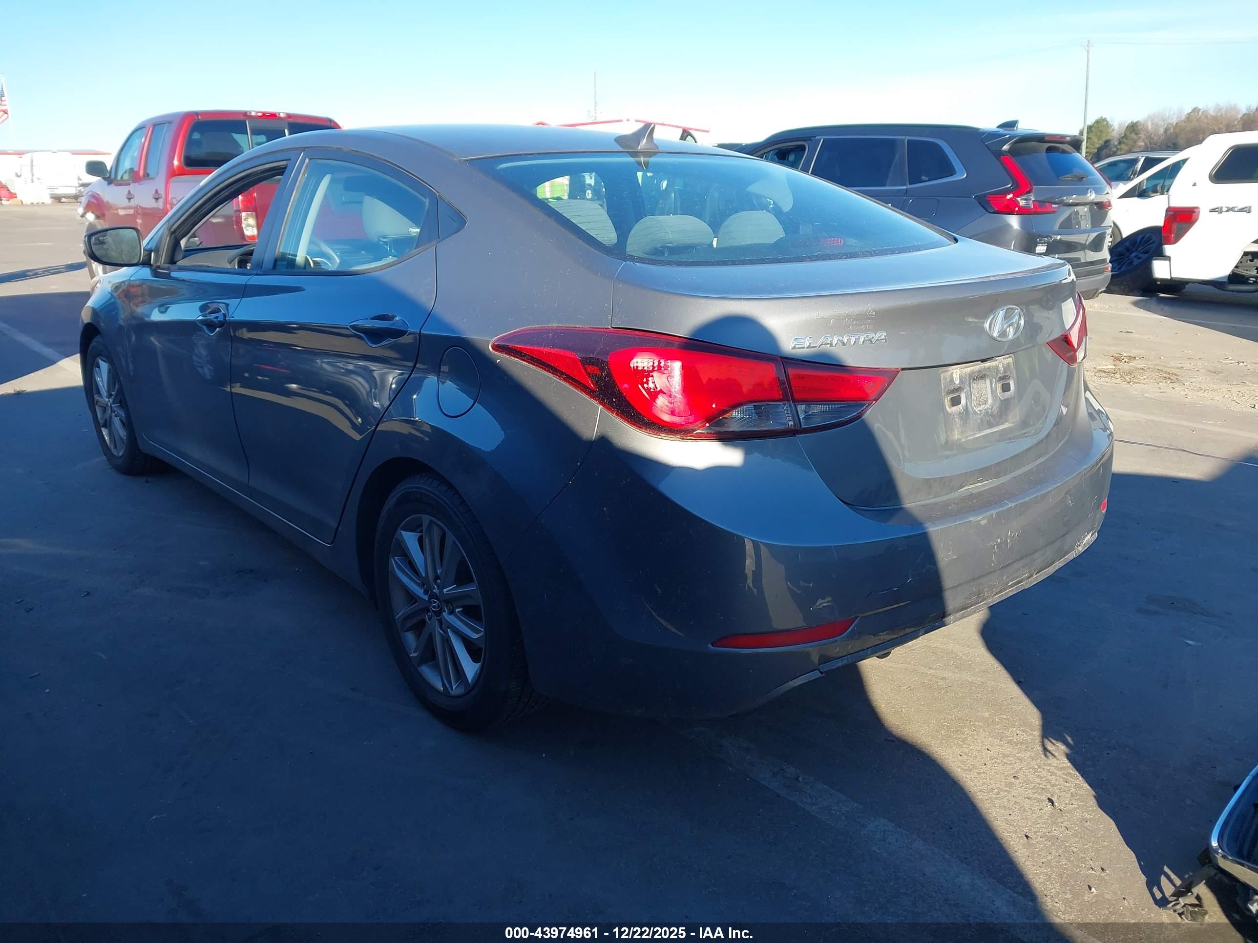 HYUNDAI ELANTRA image 3
