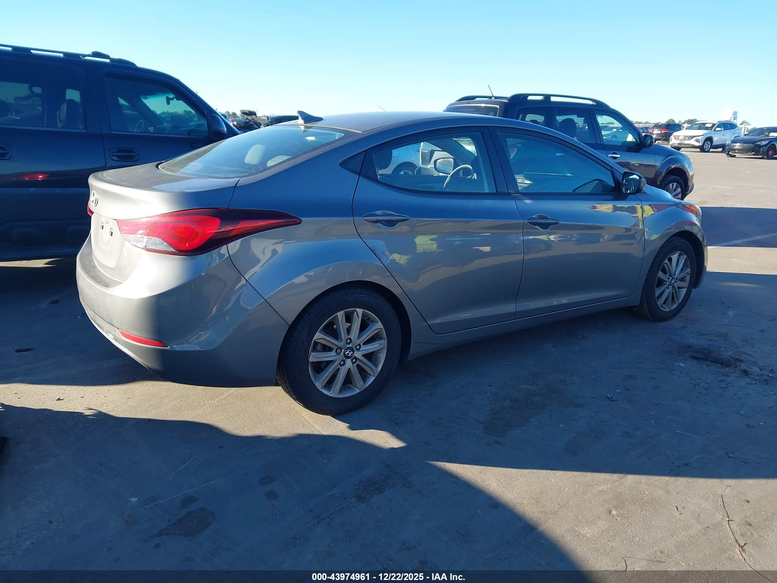 HYUNDAI ELANTRA image 4