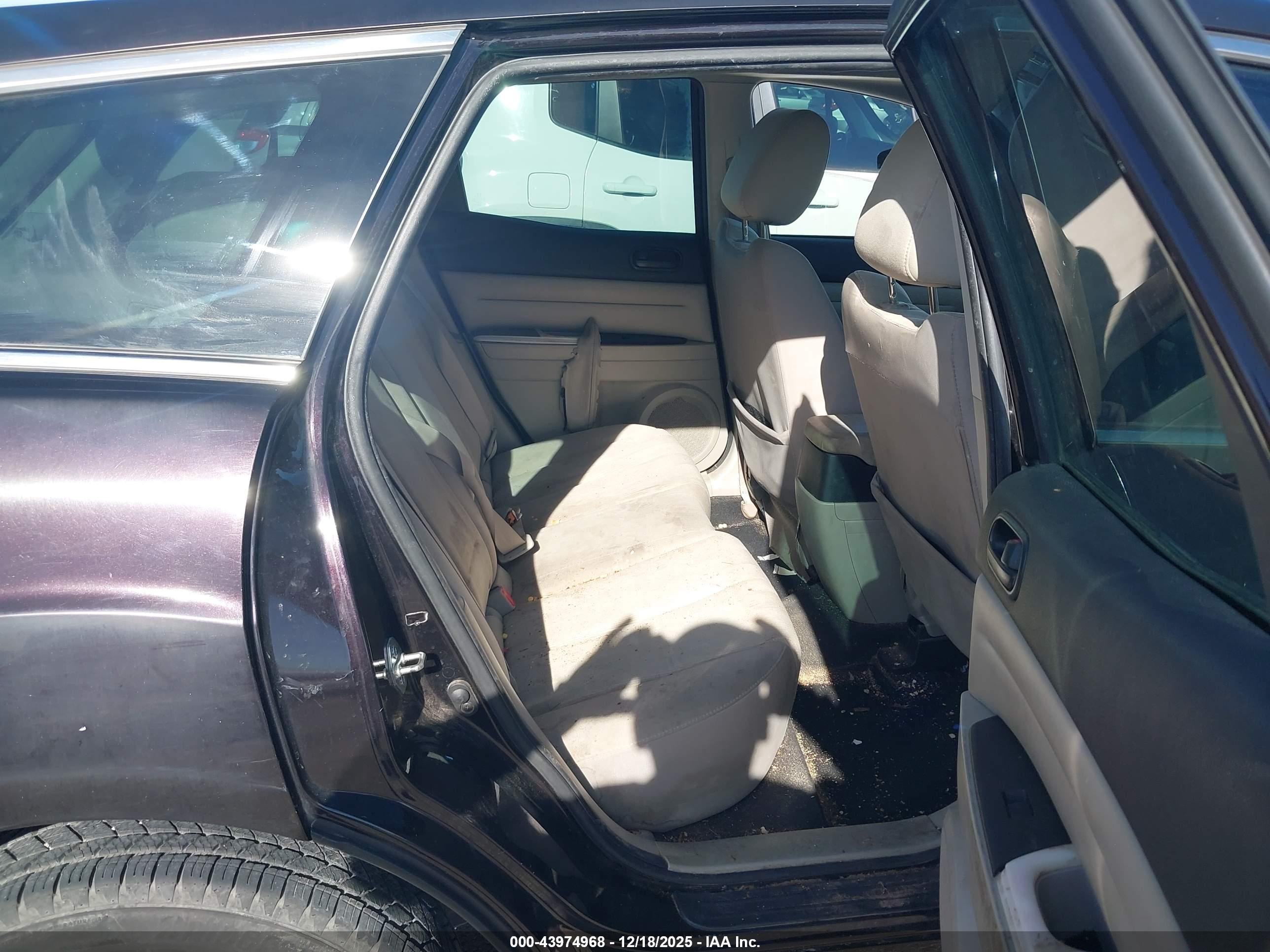 MAZDA CX-7 image 8