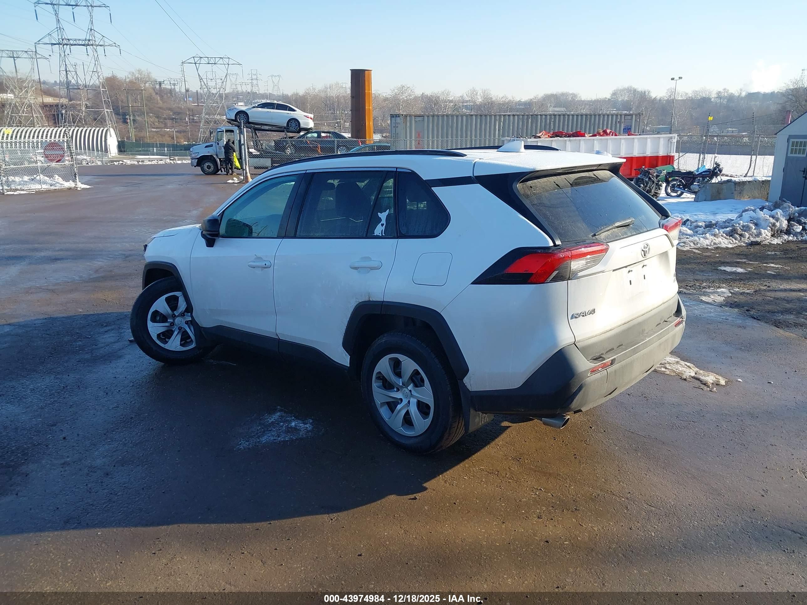 TOYOTA RAV4 image 3