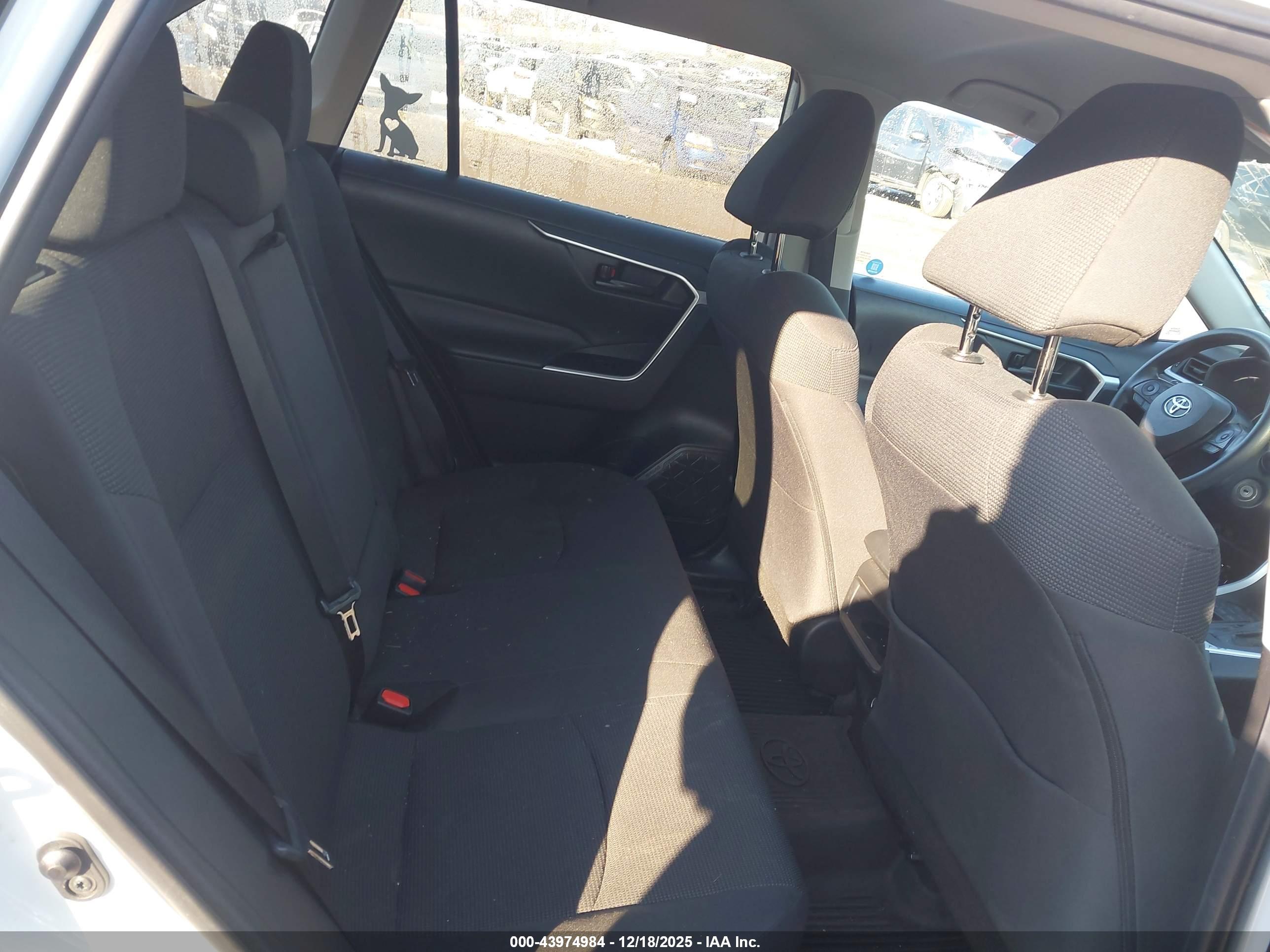 TOYOTA RAV4 image 8