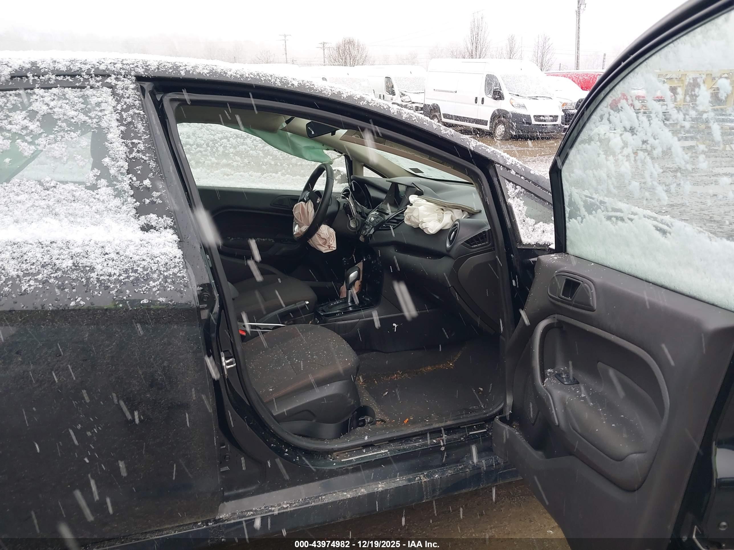 FORD FIESTA image 5