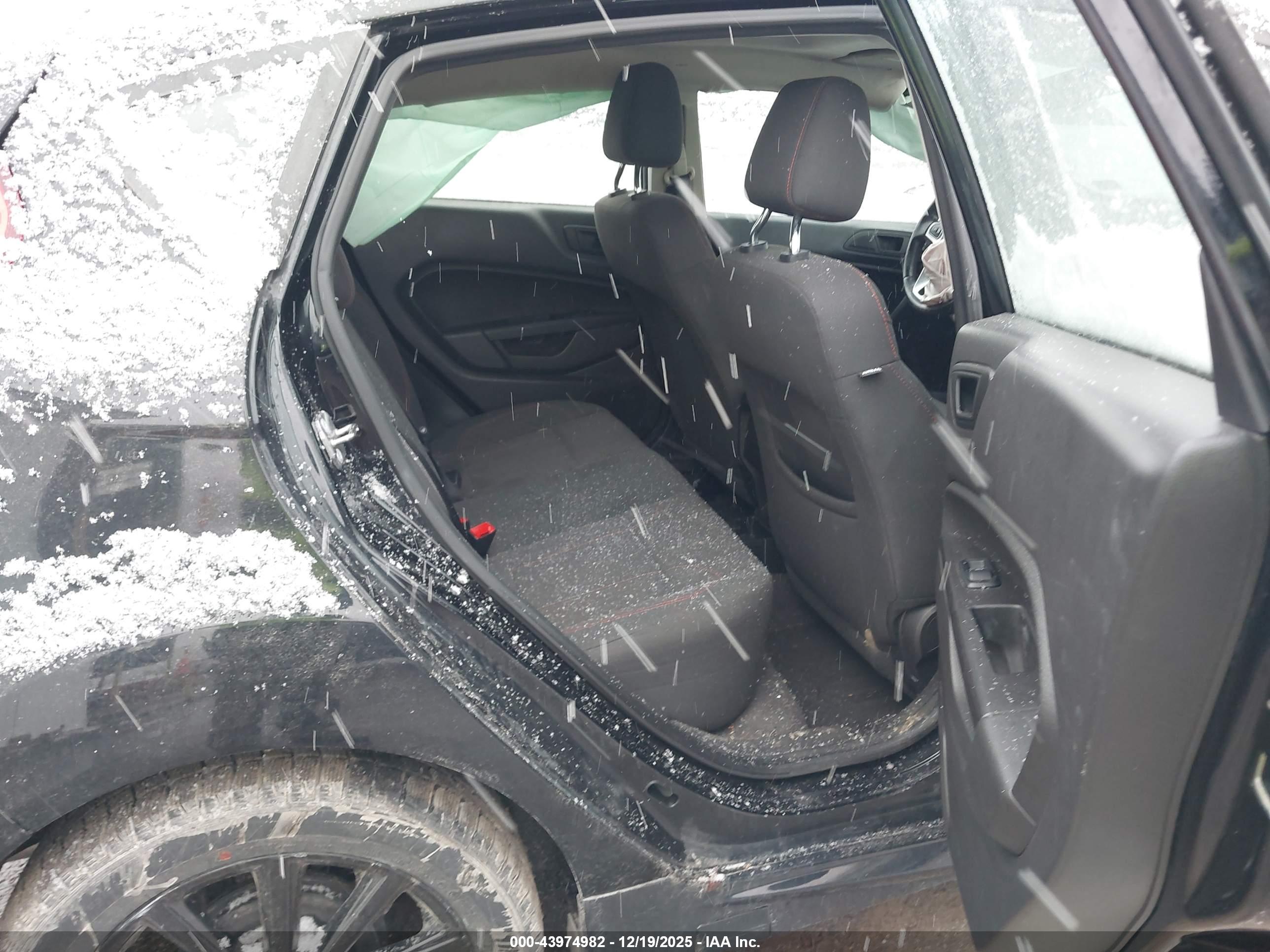 FORD FIESTA image 8