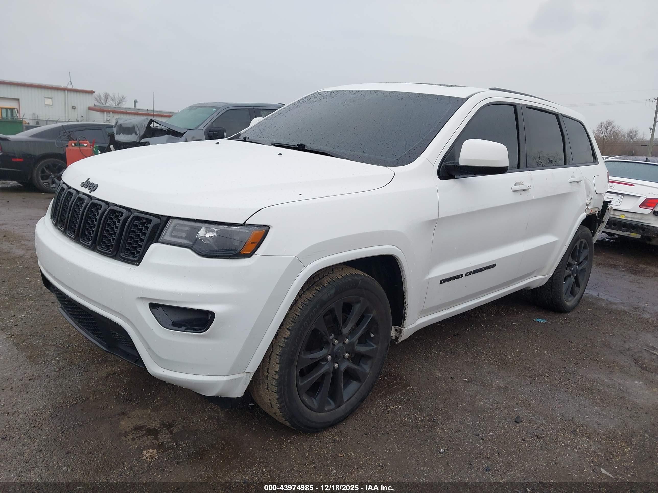 JEEP GRAND image 2