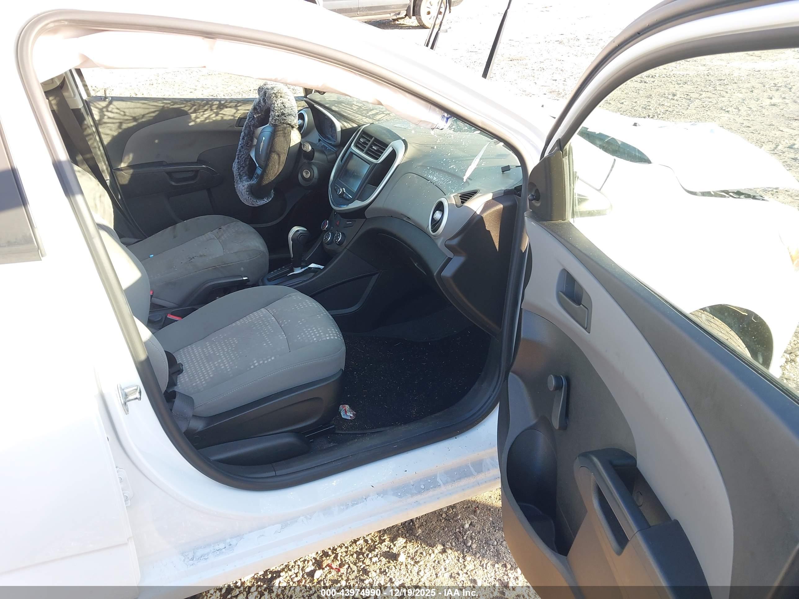 CHEVROLET SONIC image 5