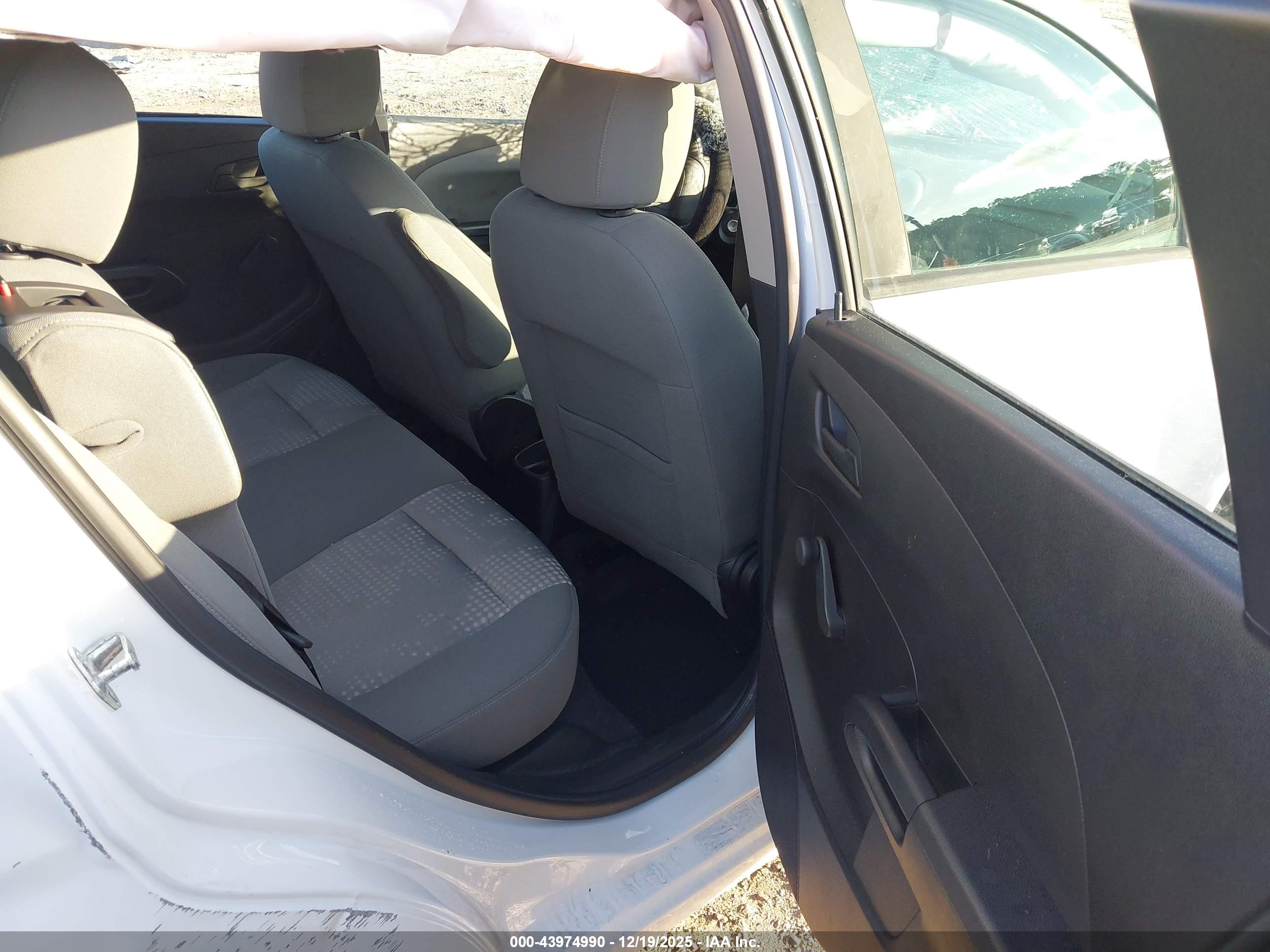 CHEVROLET SONIC image 8
