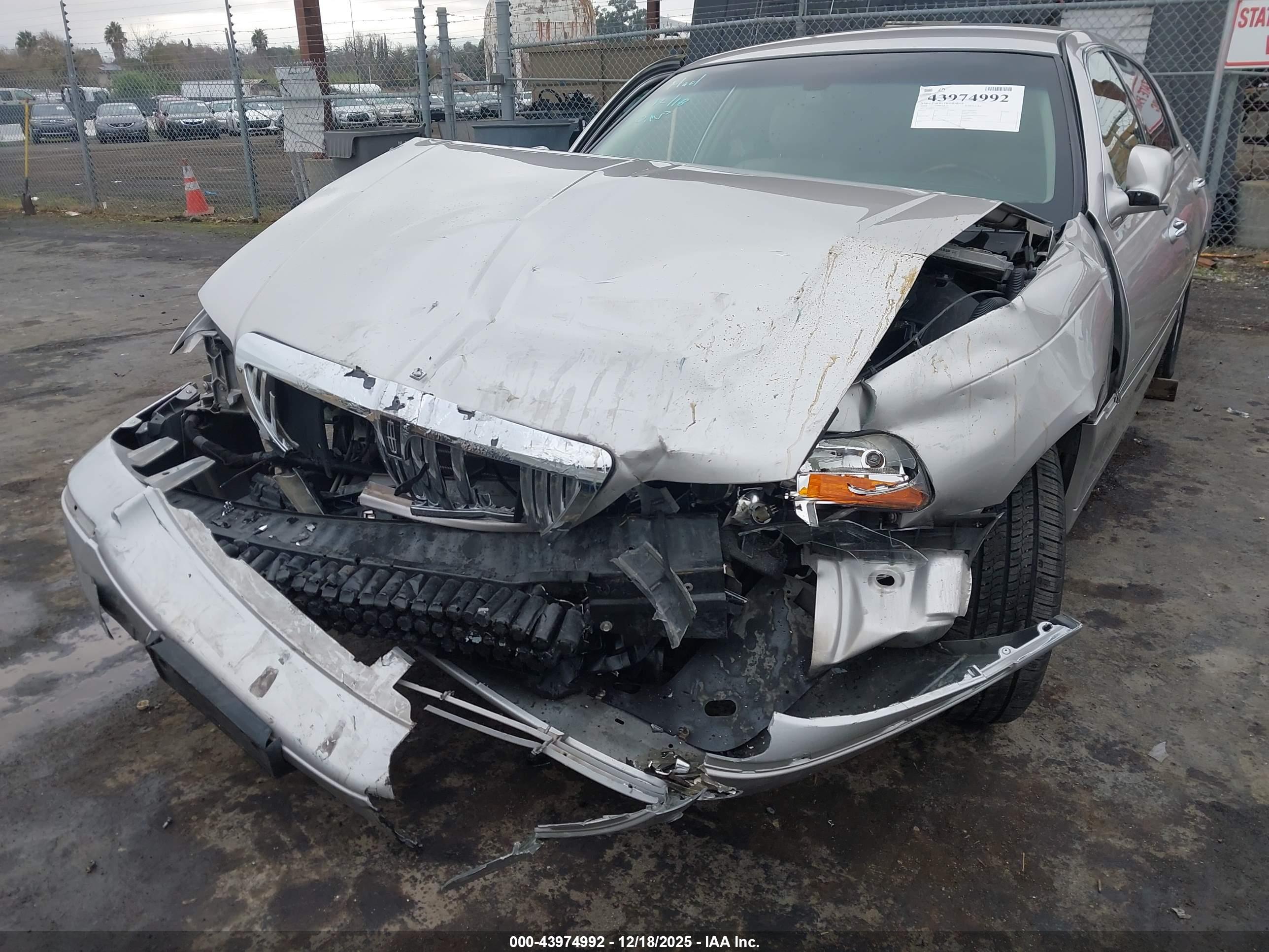 LINCOLN TOWN image 6