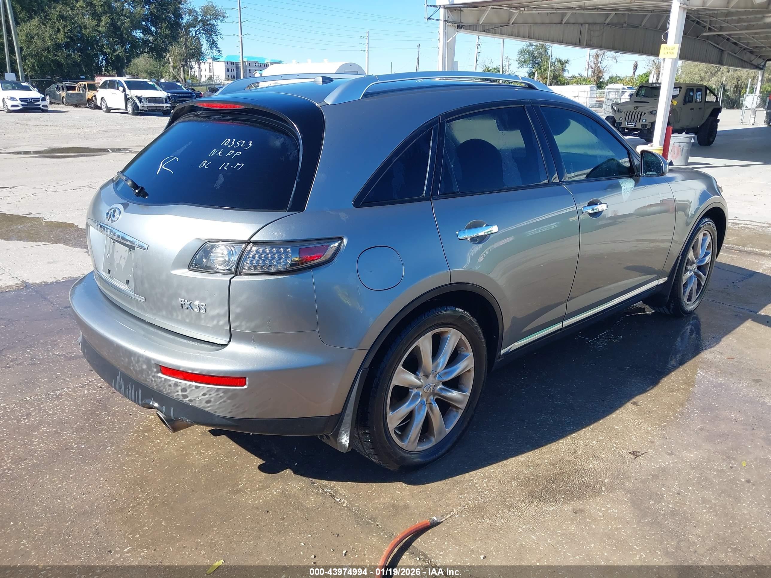 INFINITI FX35 image 4