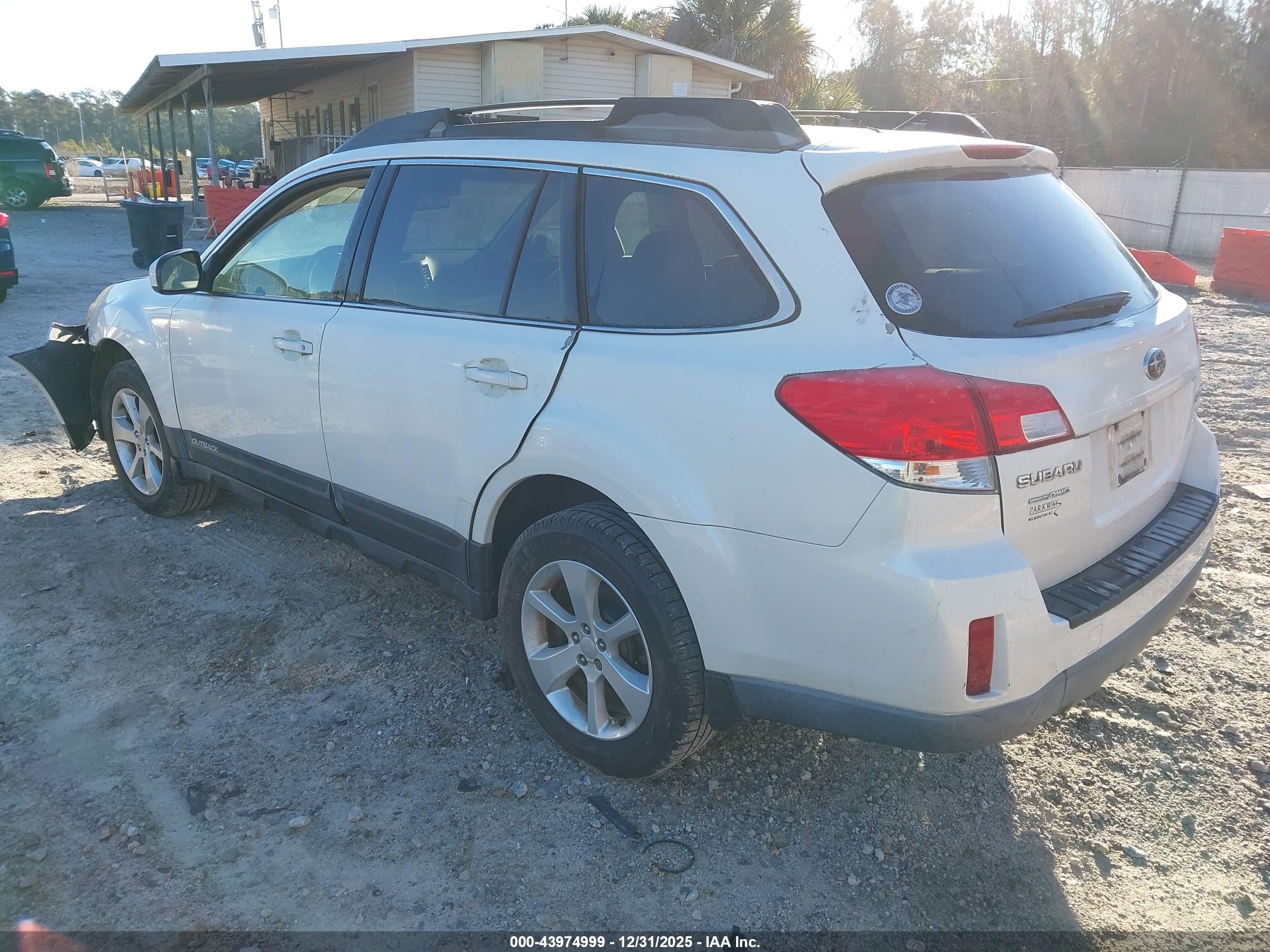 SUBARU OUTBACK image 3