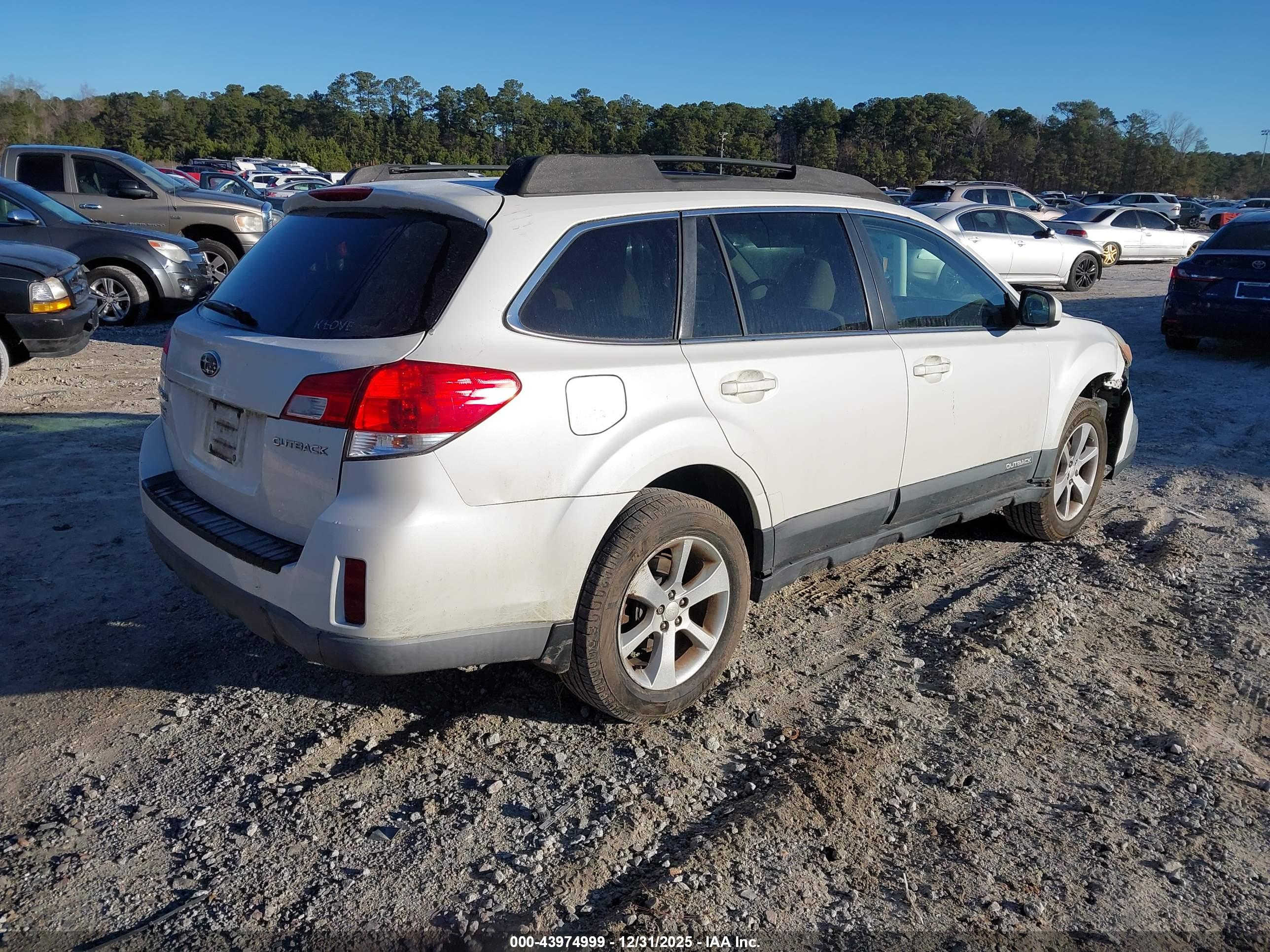 SUBARU OUTBACK image 4