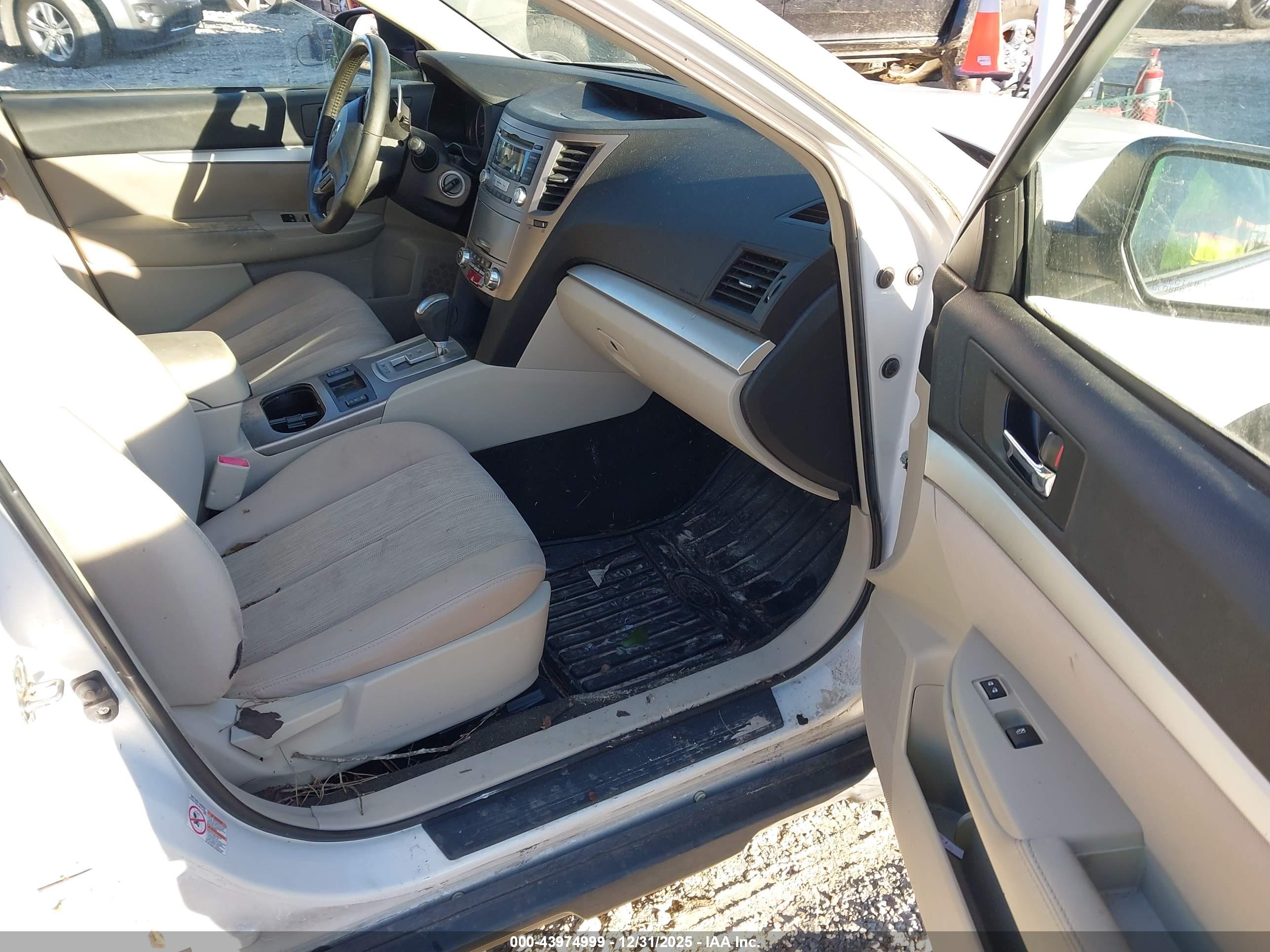 SUBARU OUTBACK image 5