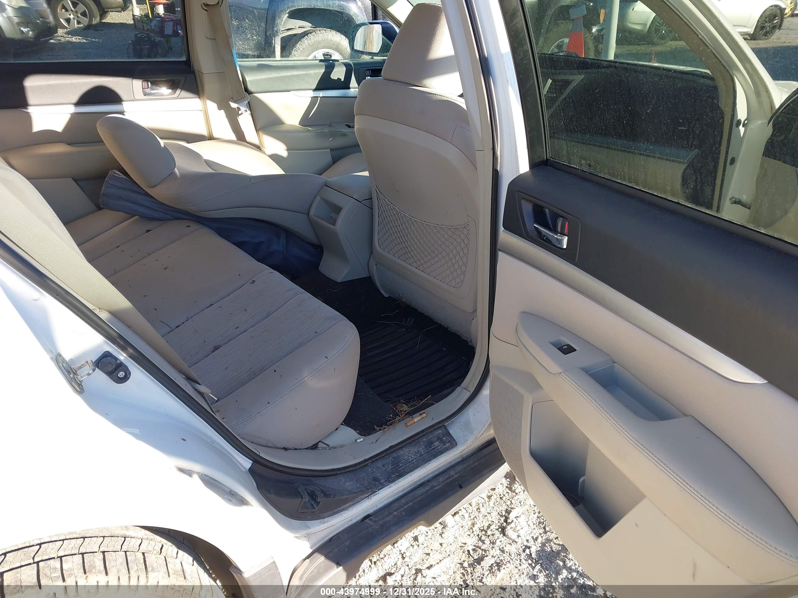 SUBARU OUTBACK image 8