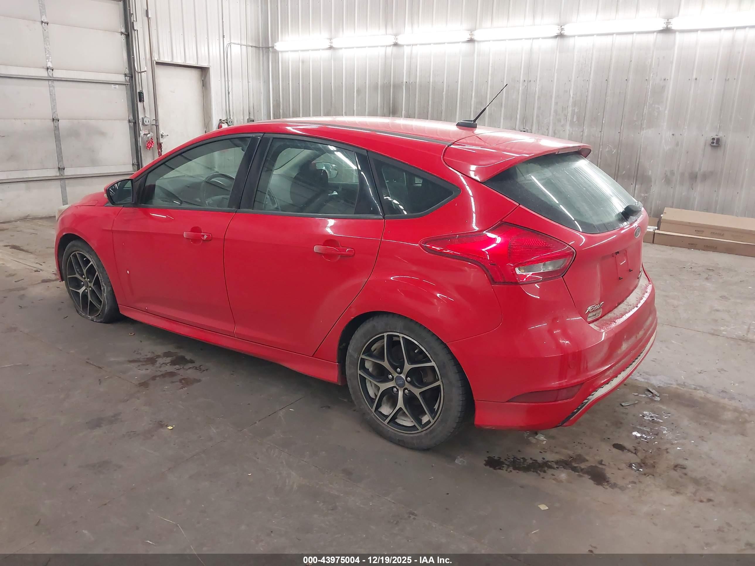 FORD FOCUS image 3
