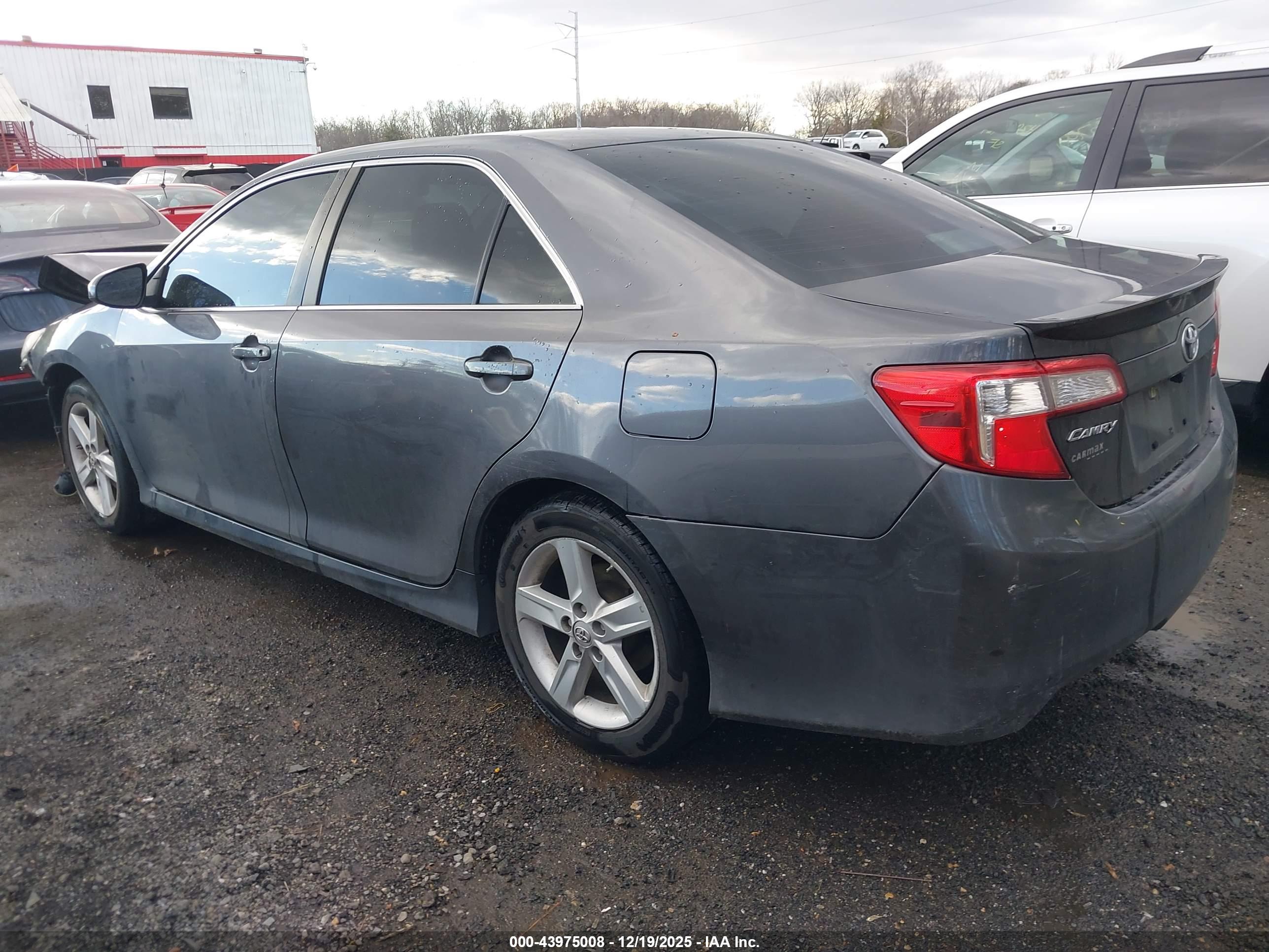 TOYOTA CAMRY image 3