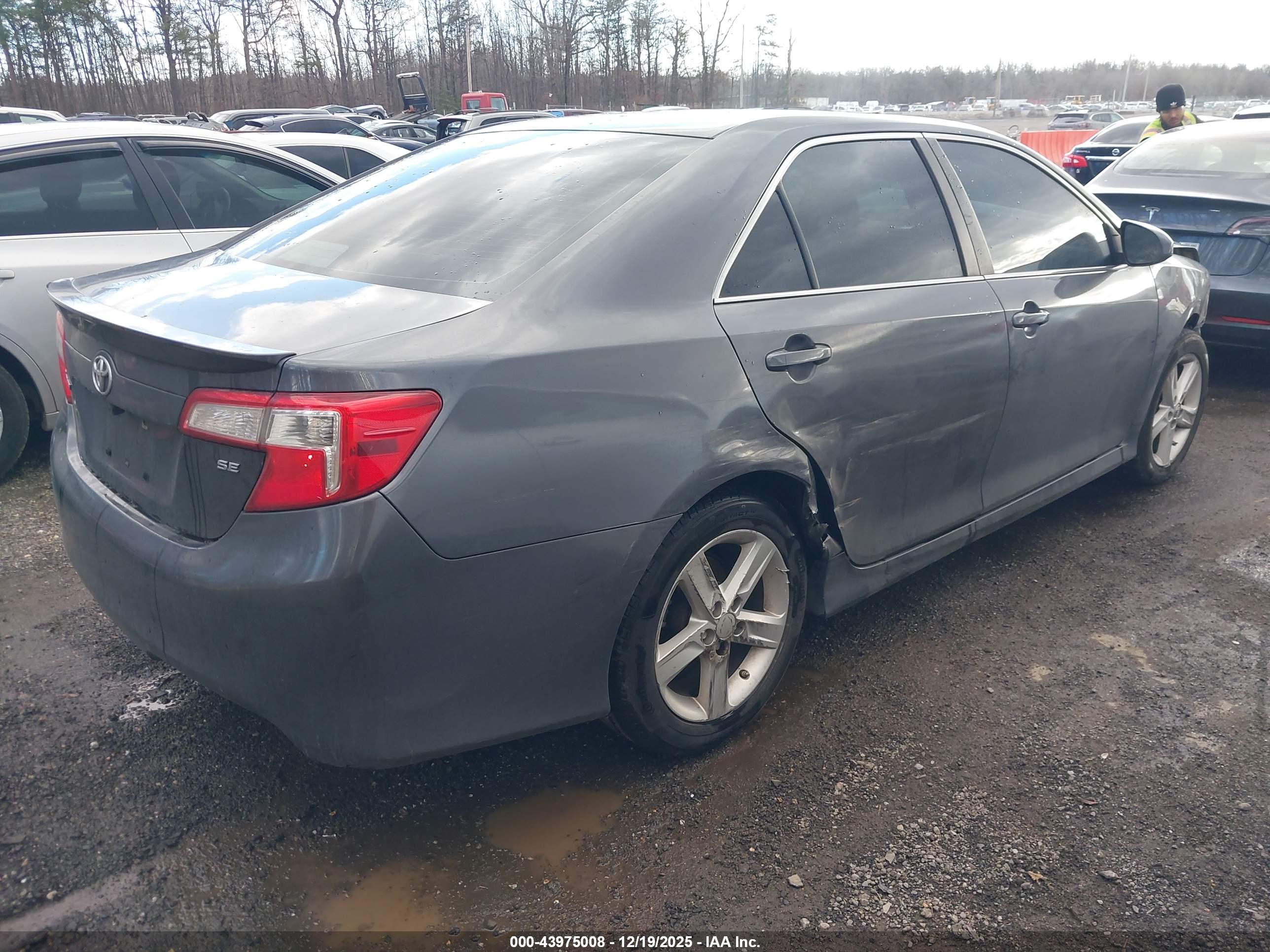 TOYOTA CAMRY image 4