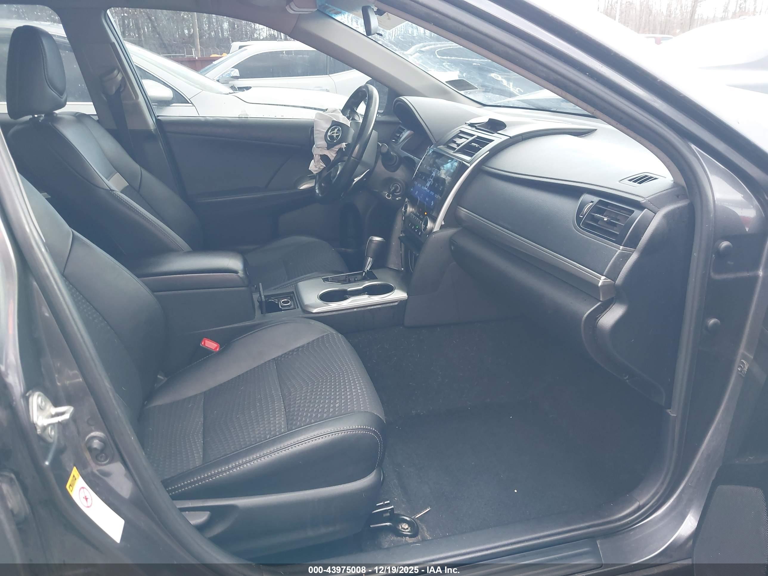 TOYOTA CAMRY image 5