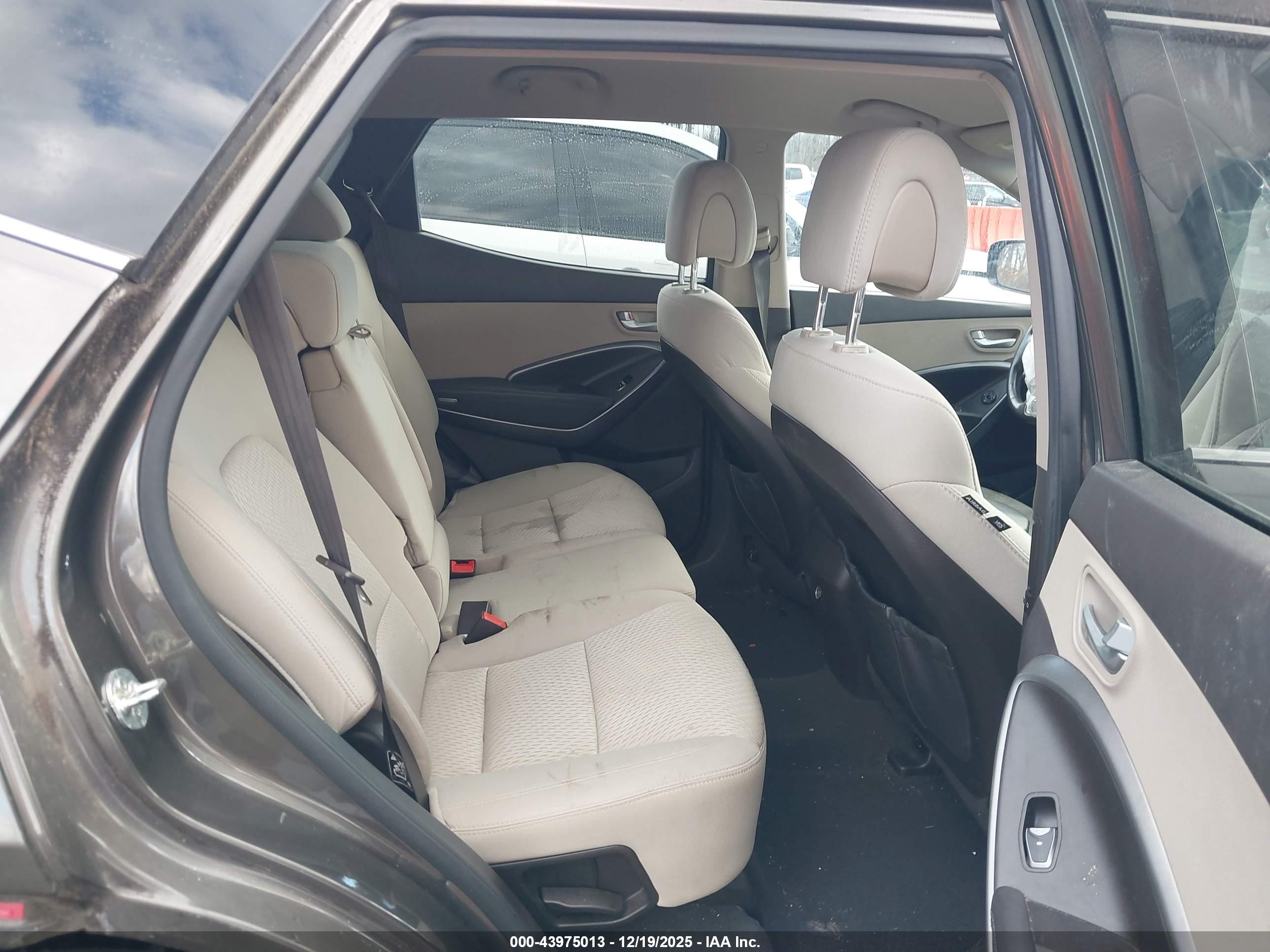 HYUNDAI SANTA image 8
