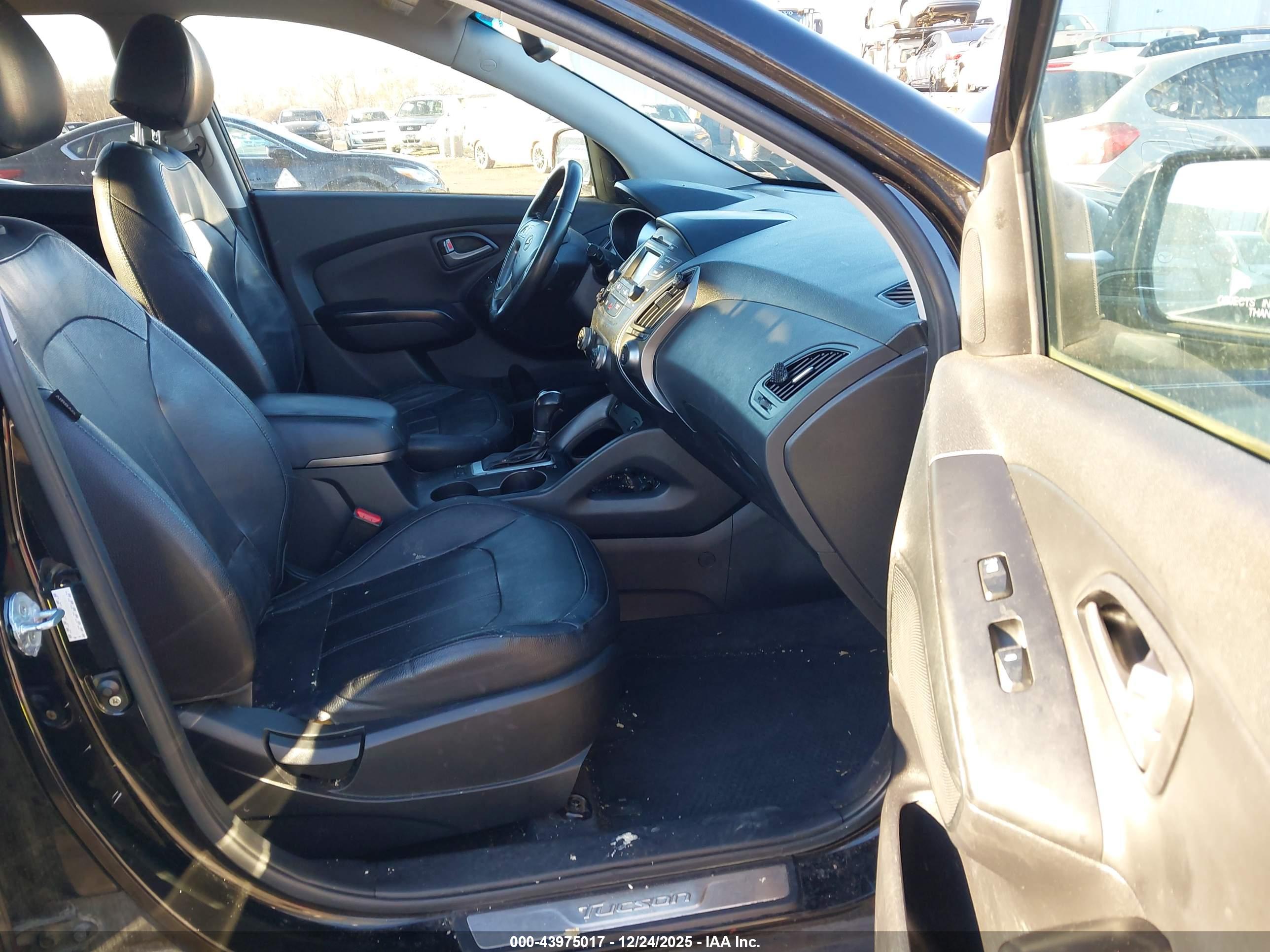 HYUNDAI TUCSON image 5